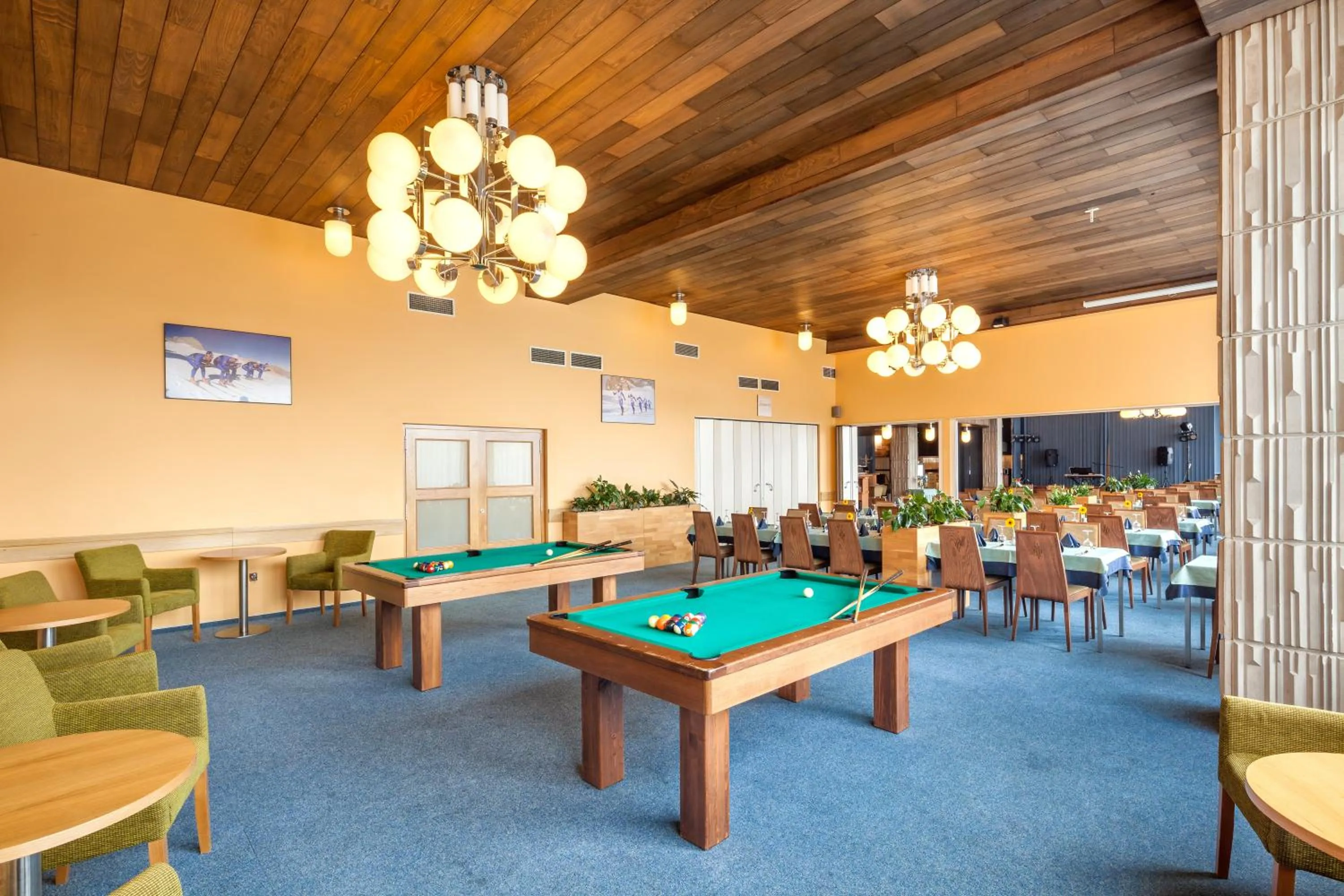 Restaurant/places to eat in Apartmany Firn