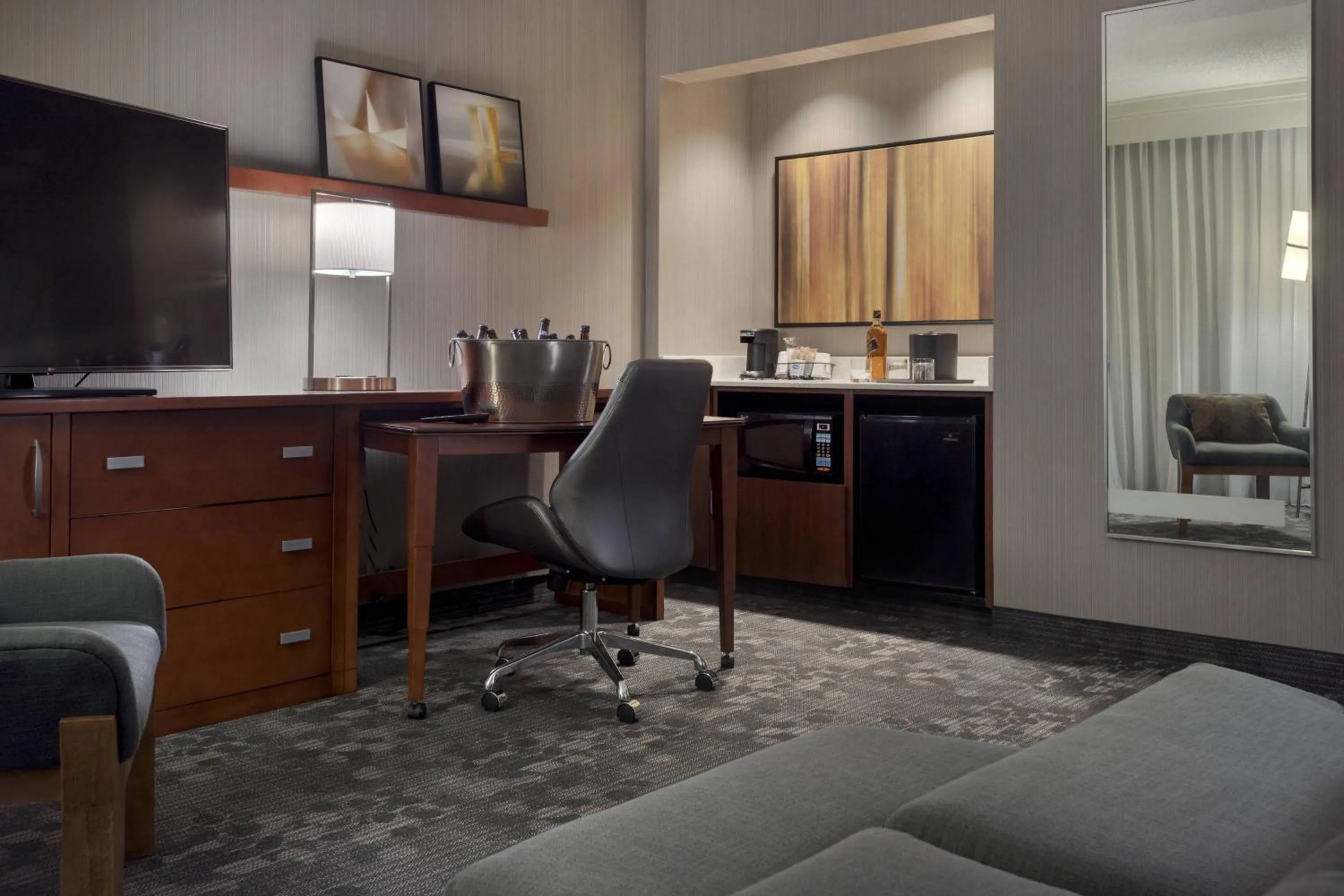 Living room in Courtyard Philadelphia Devon/Villanova