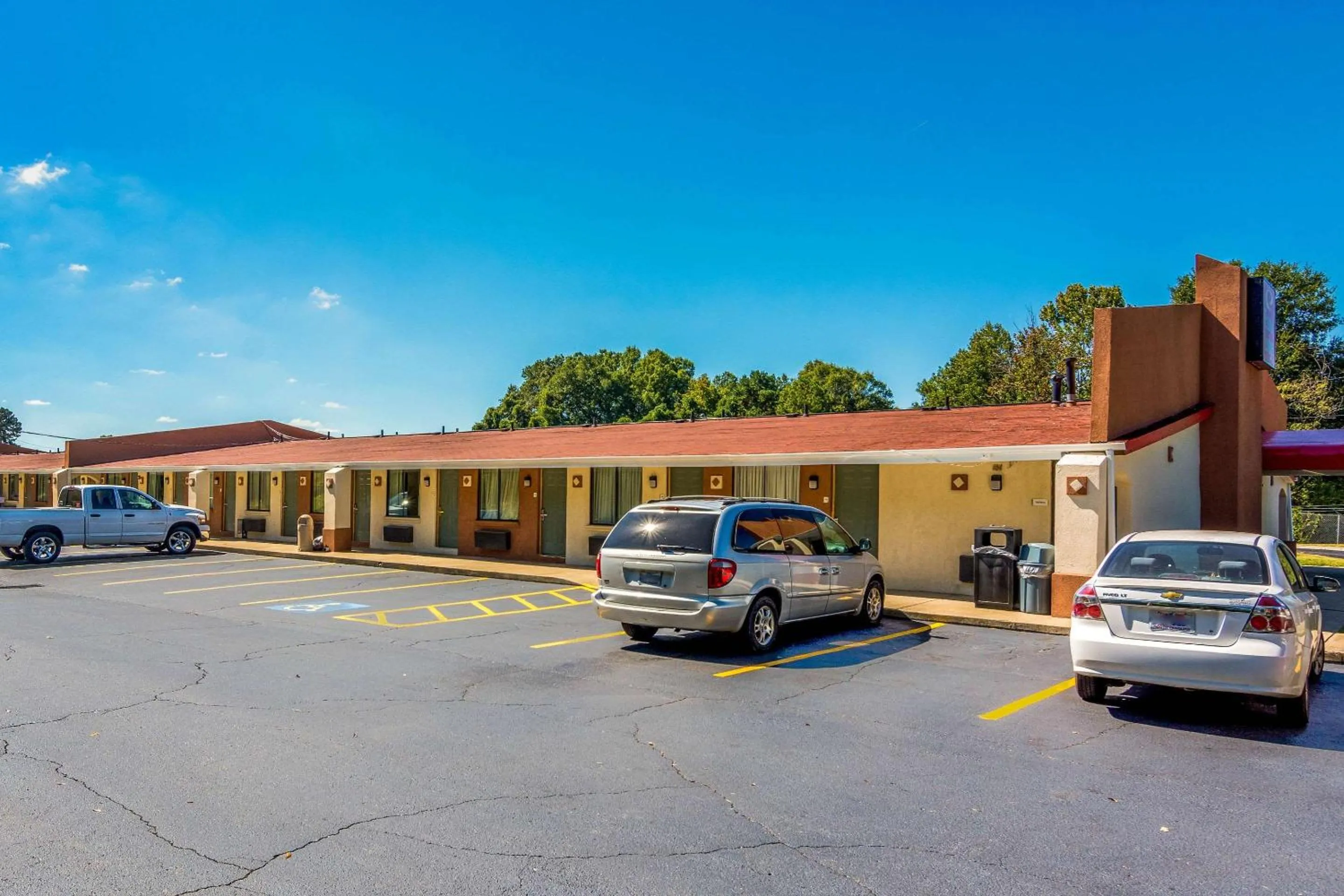 Property building in Econo Lodge - Gastonia