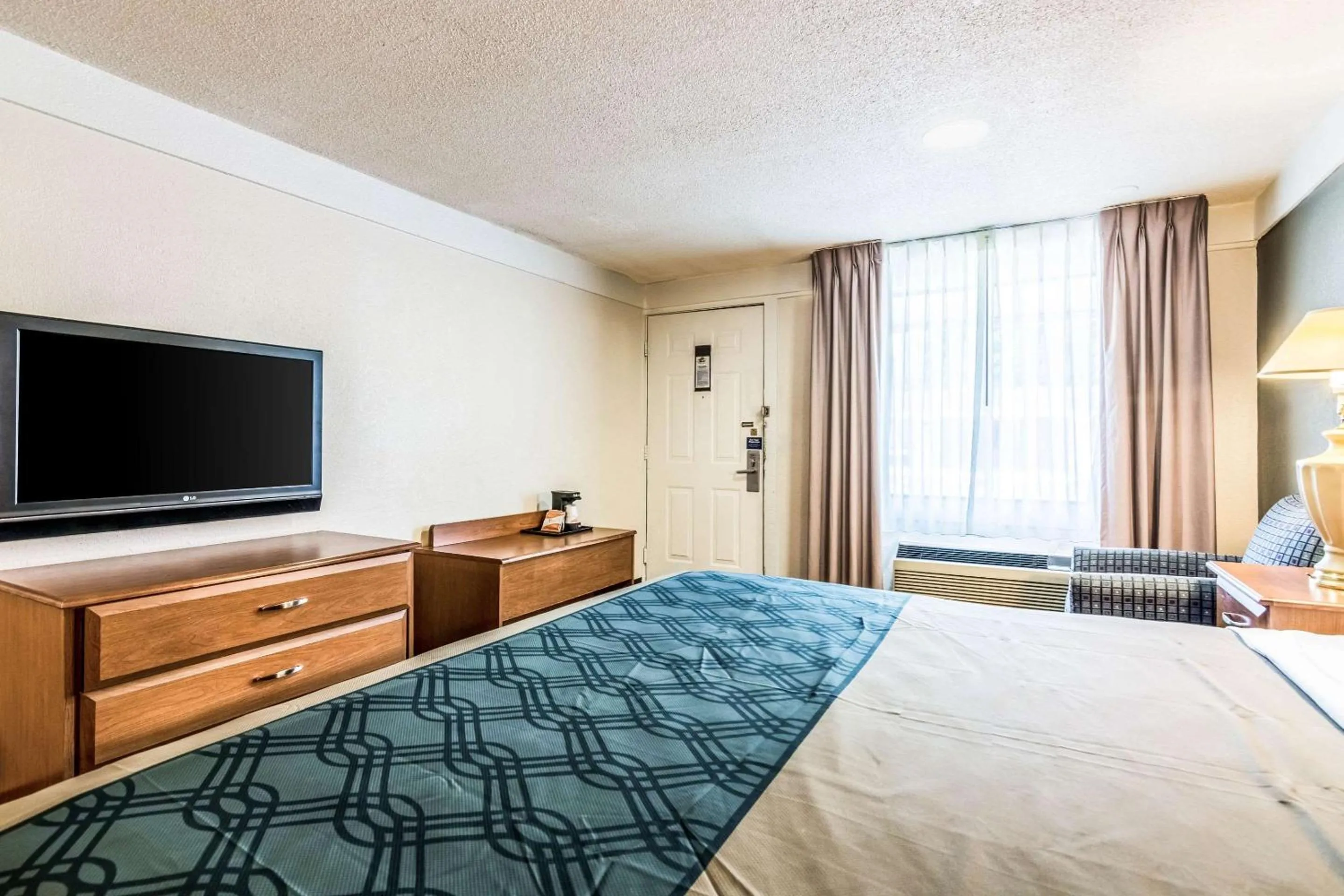 Photo of the whole room, Bed in Econo Lodge - Gastonia