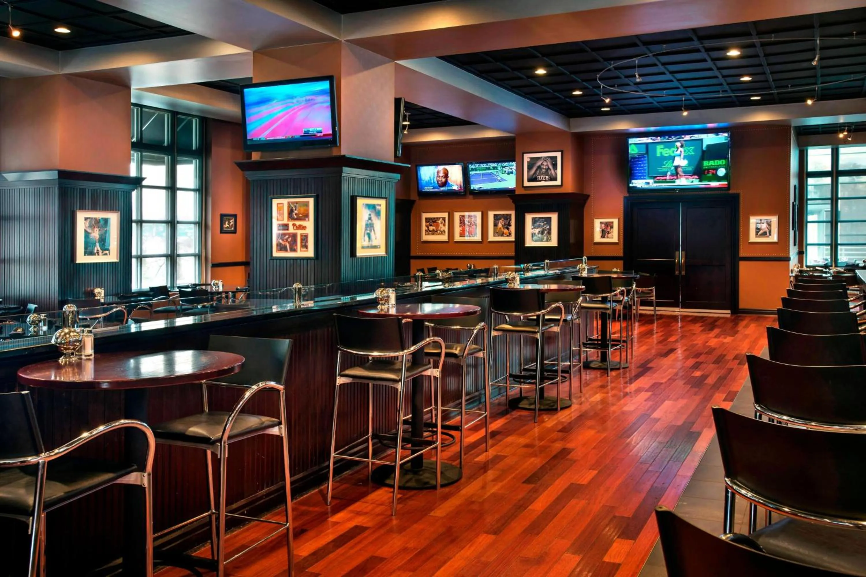 Lounge or bar in Marriott Philadelphia West
