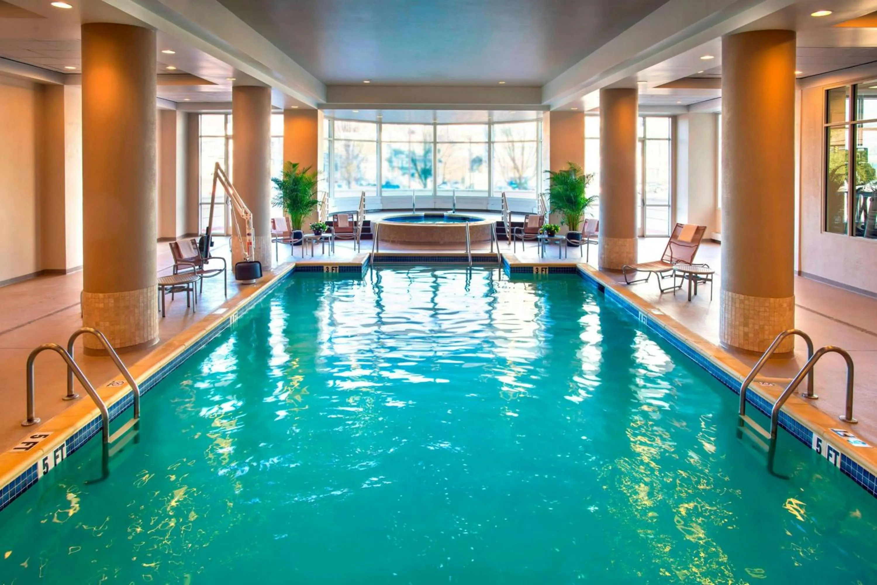 Swimming pool in Marriott Philadelphia West
