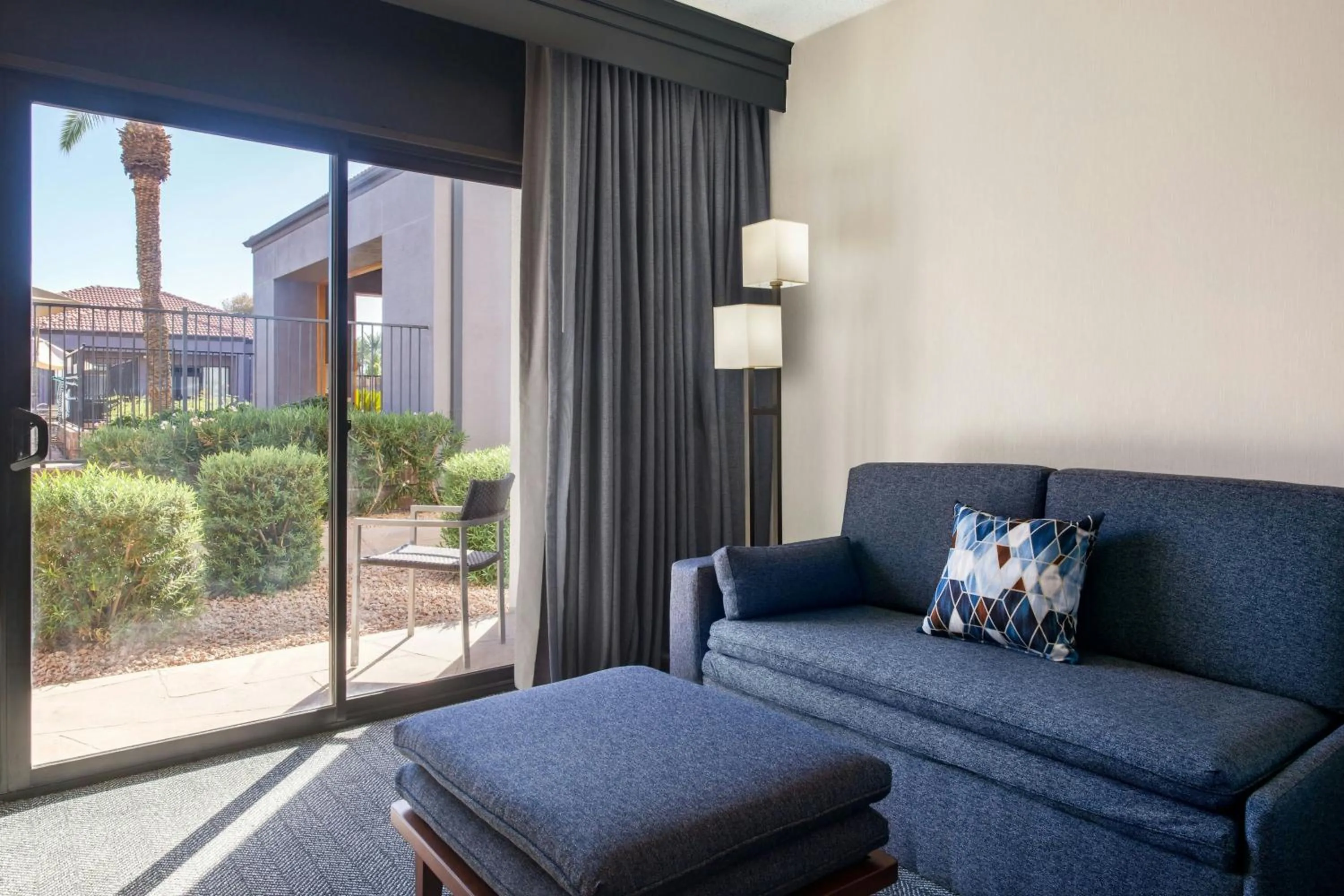 Photo of the whole room in Courtyard by Marriott Phoenix Airport