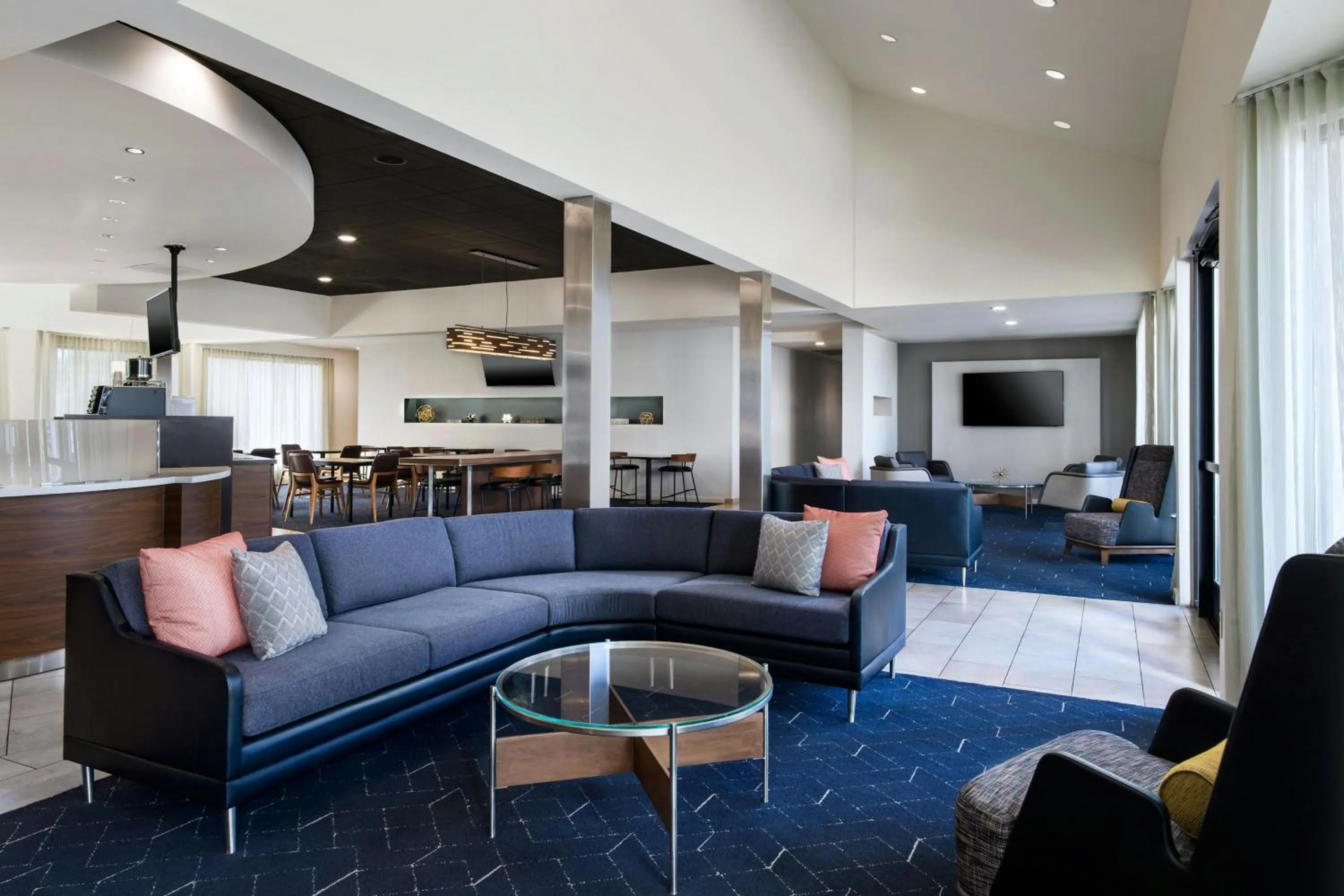 Lobby or reception in Courtyard by Marriott Phoenix Airport