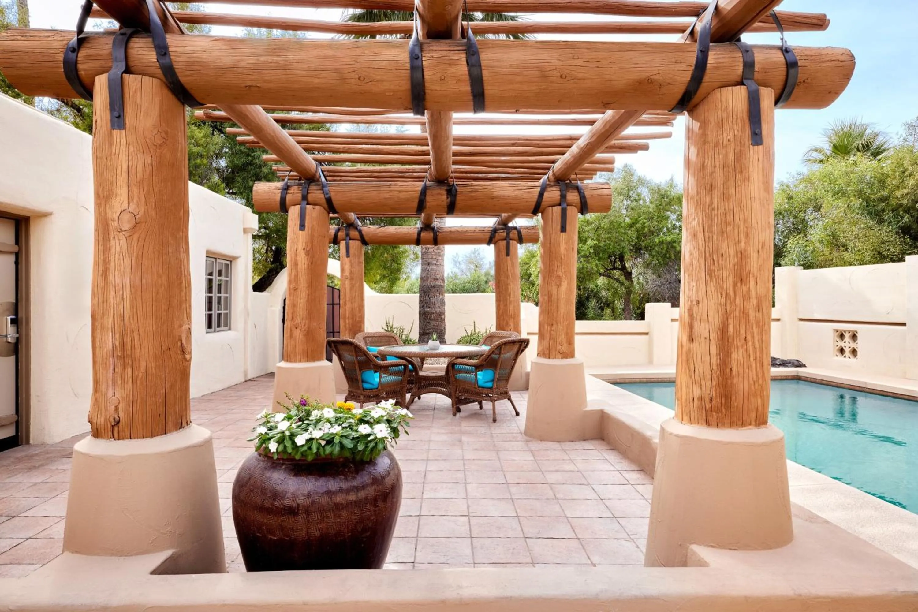 Swimming pool in JW Marriott Scottsdale Camelback Inn Resort & Spa