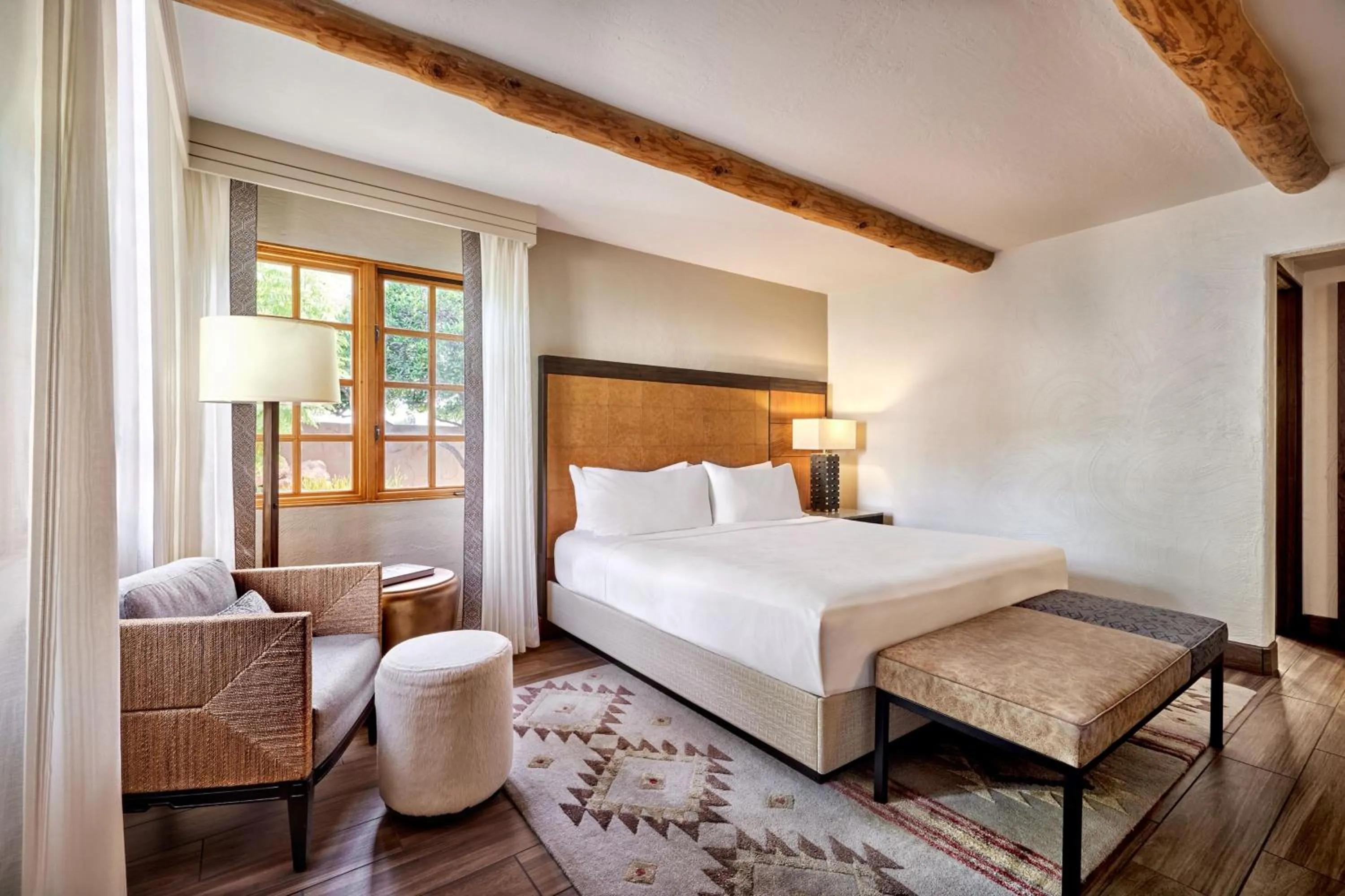 Swimming pool, Bed in JW Marriott Scottsdale Camelback Inn Resort & Spa