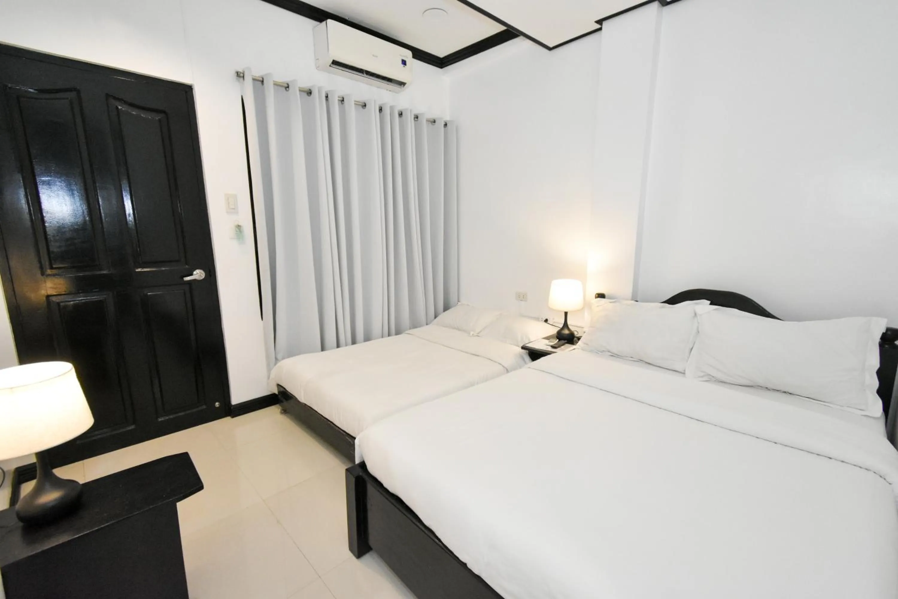 Bed in Swiftlets Inn