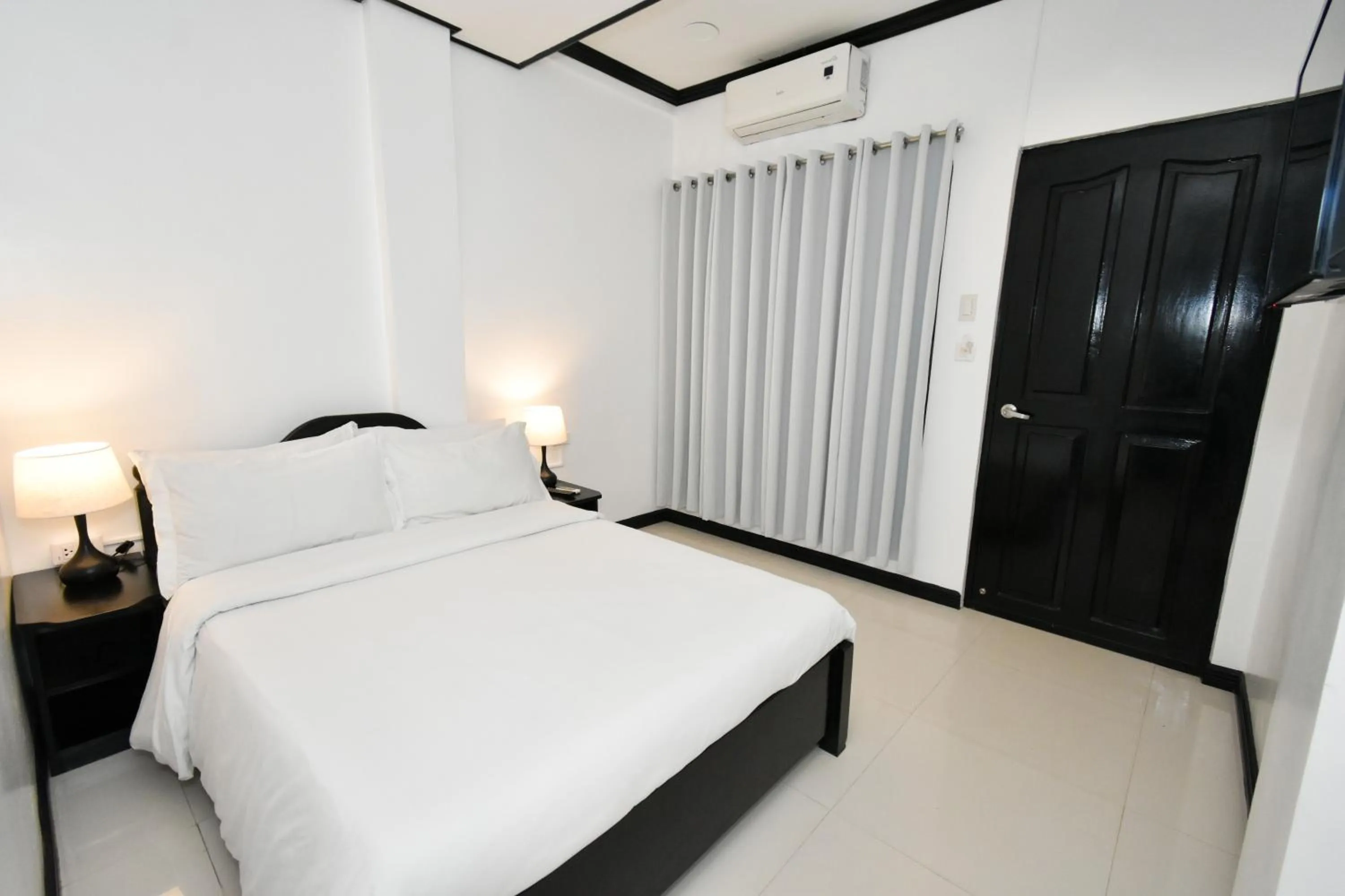 Bed in Swiftlets Inn