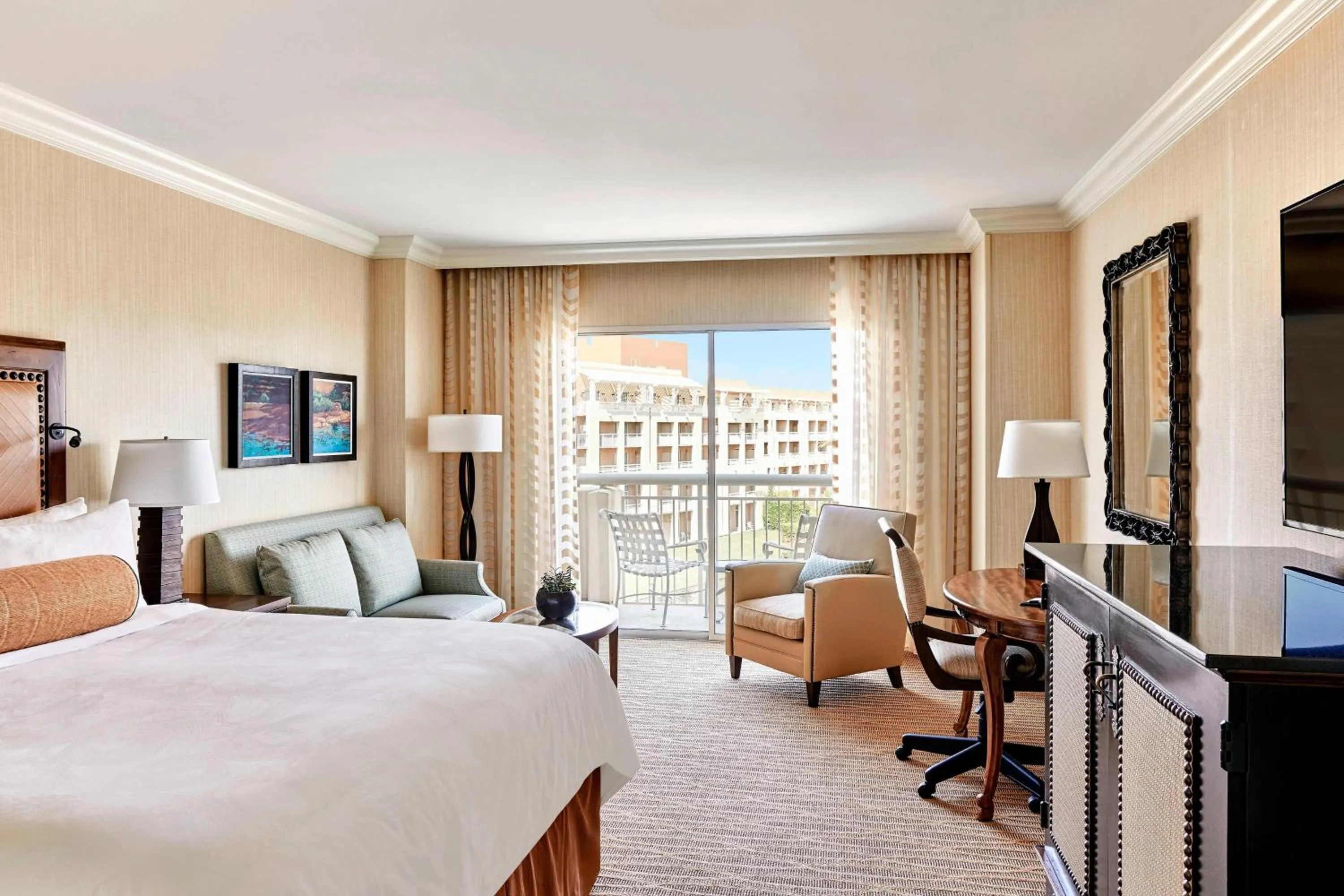 Photo of the whole room, Bed in JW Marriott Phoenix Desert Ridge Resort & Spa