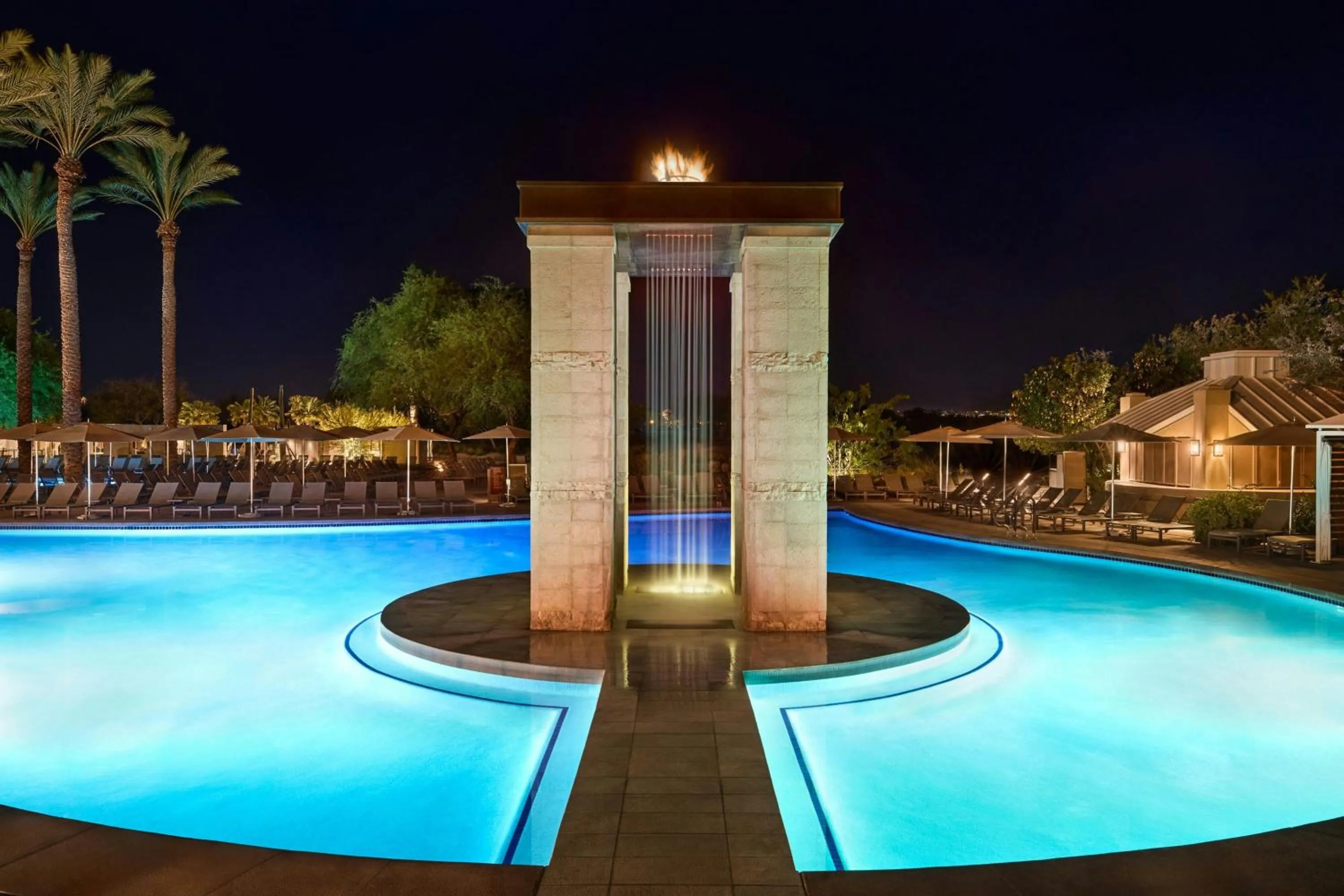 Swimming pool in JW Marriott Phoenix Desert Ridge Resort & Spa