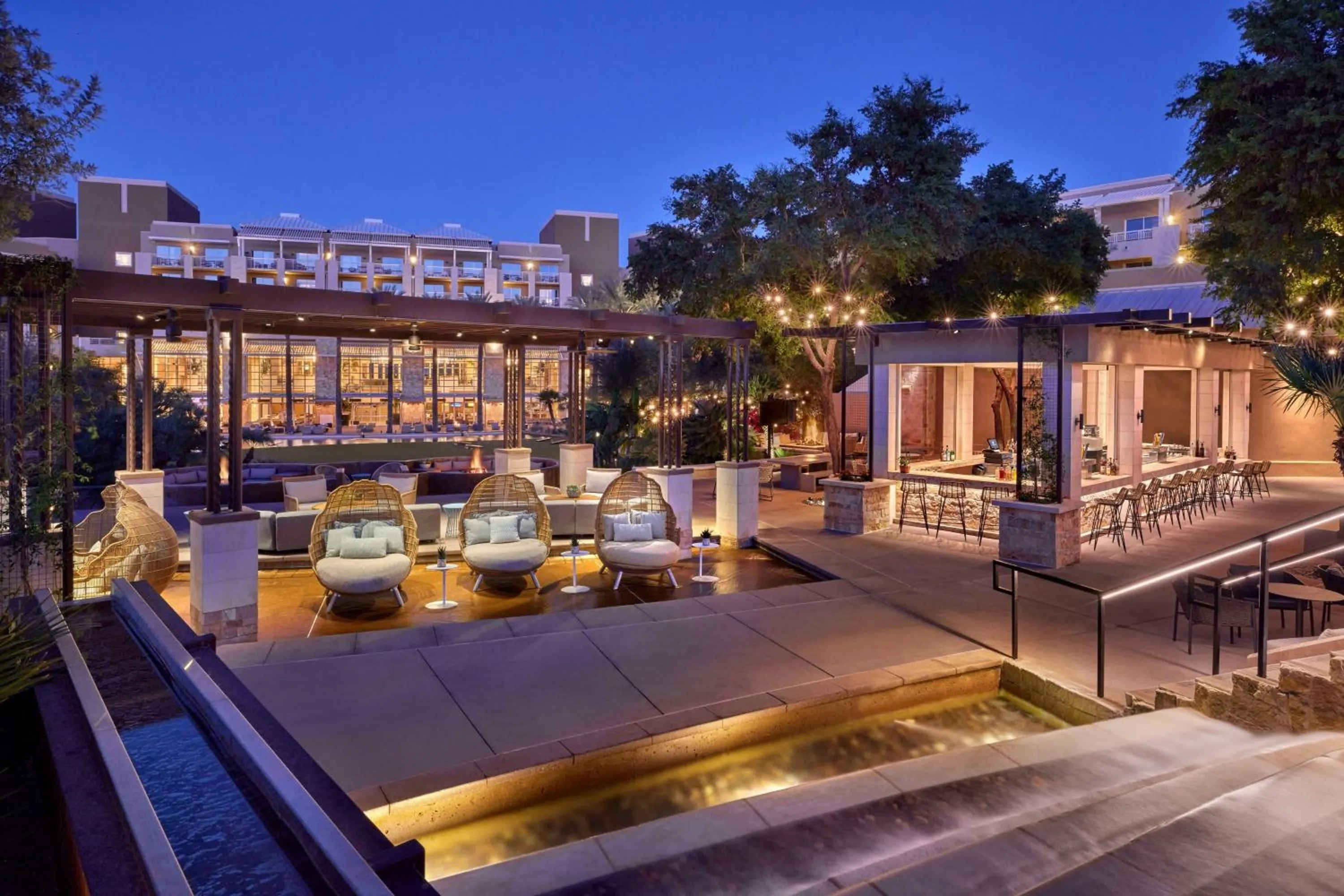 Swimming pool in JW Marriott Phoenix Desert Ridge Resort & Spa