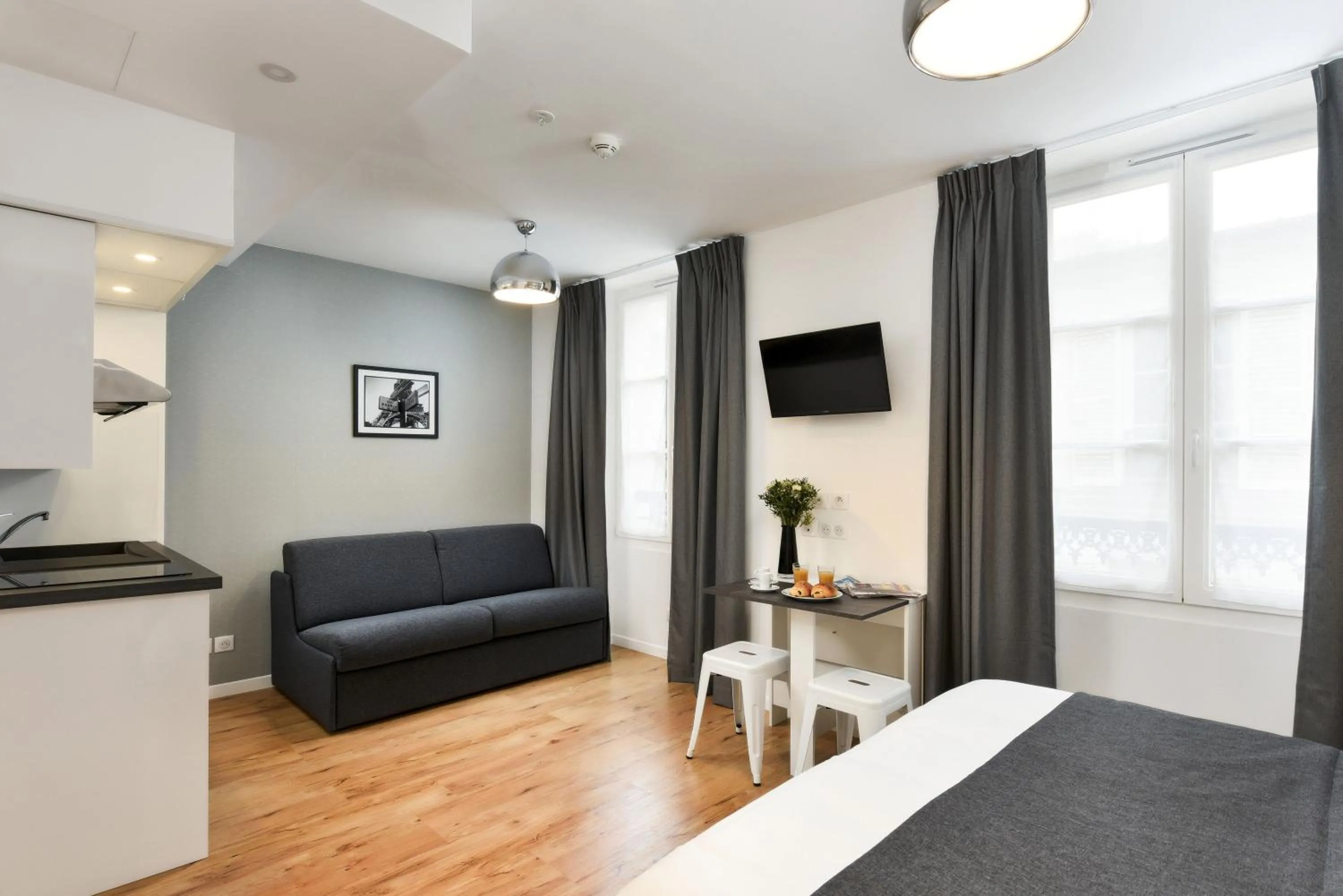 Seating area, Bed in Hotel Résidence Montebello
