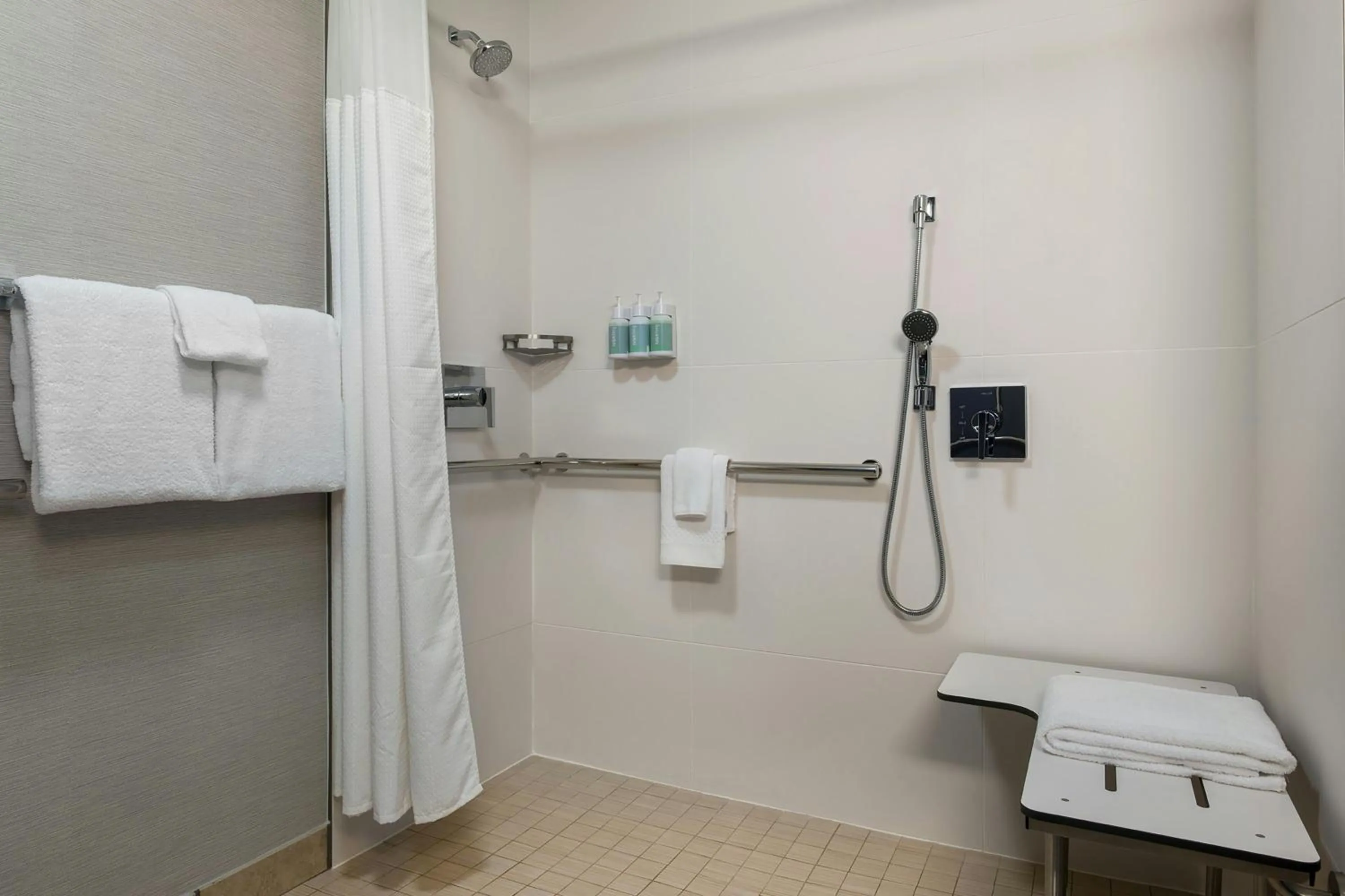 Bathroom in Courtyard by Marriott Phoenix North