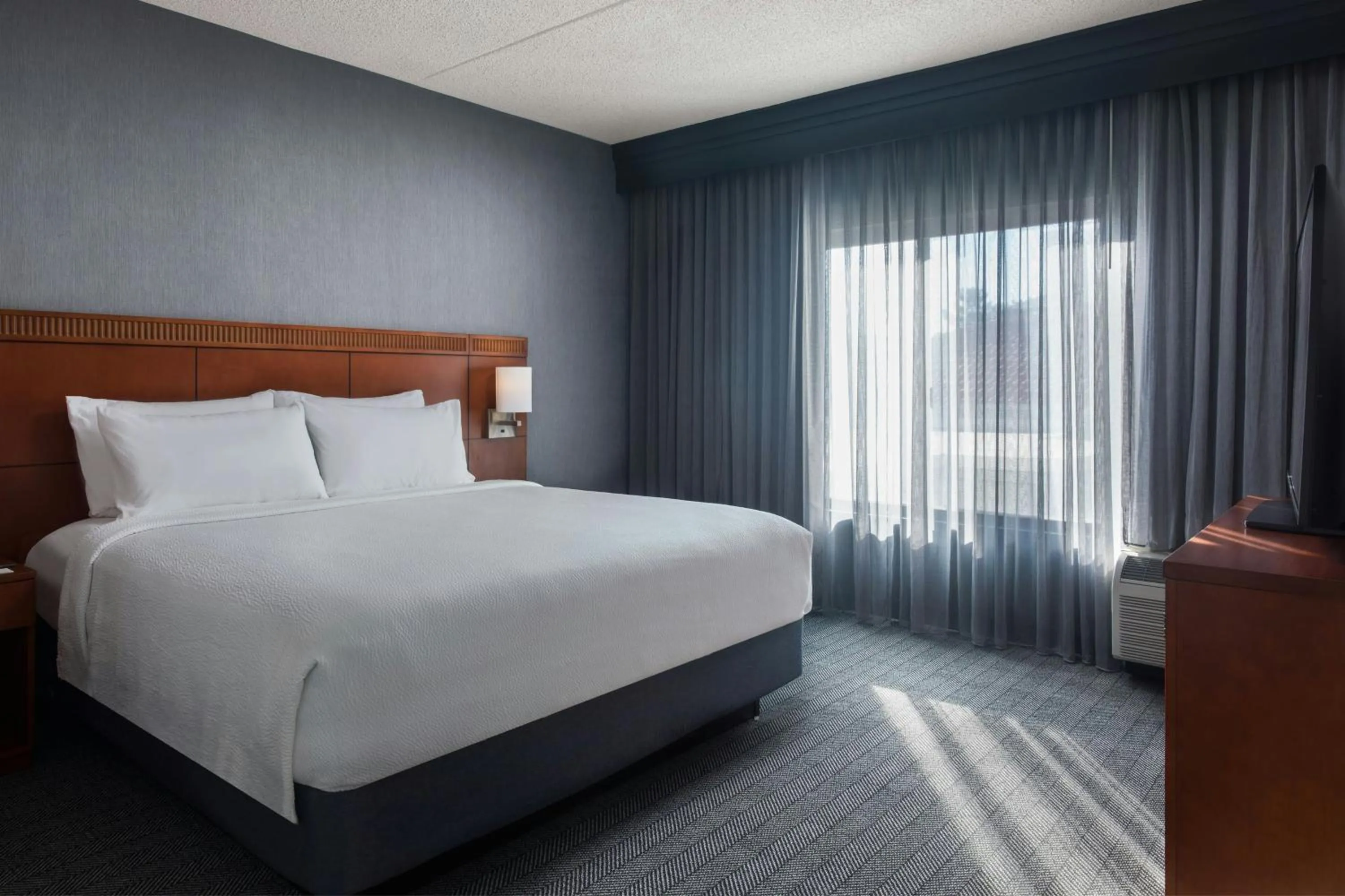 Photo of the whole room, Bed in Courtyard by Marriott Phoenix North