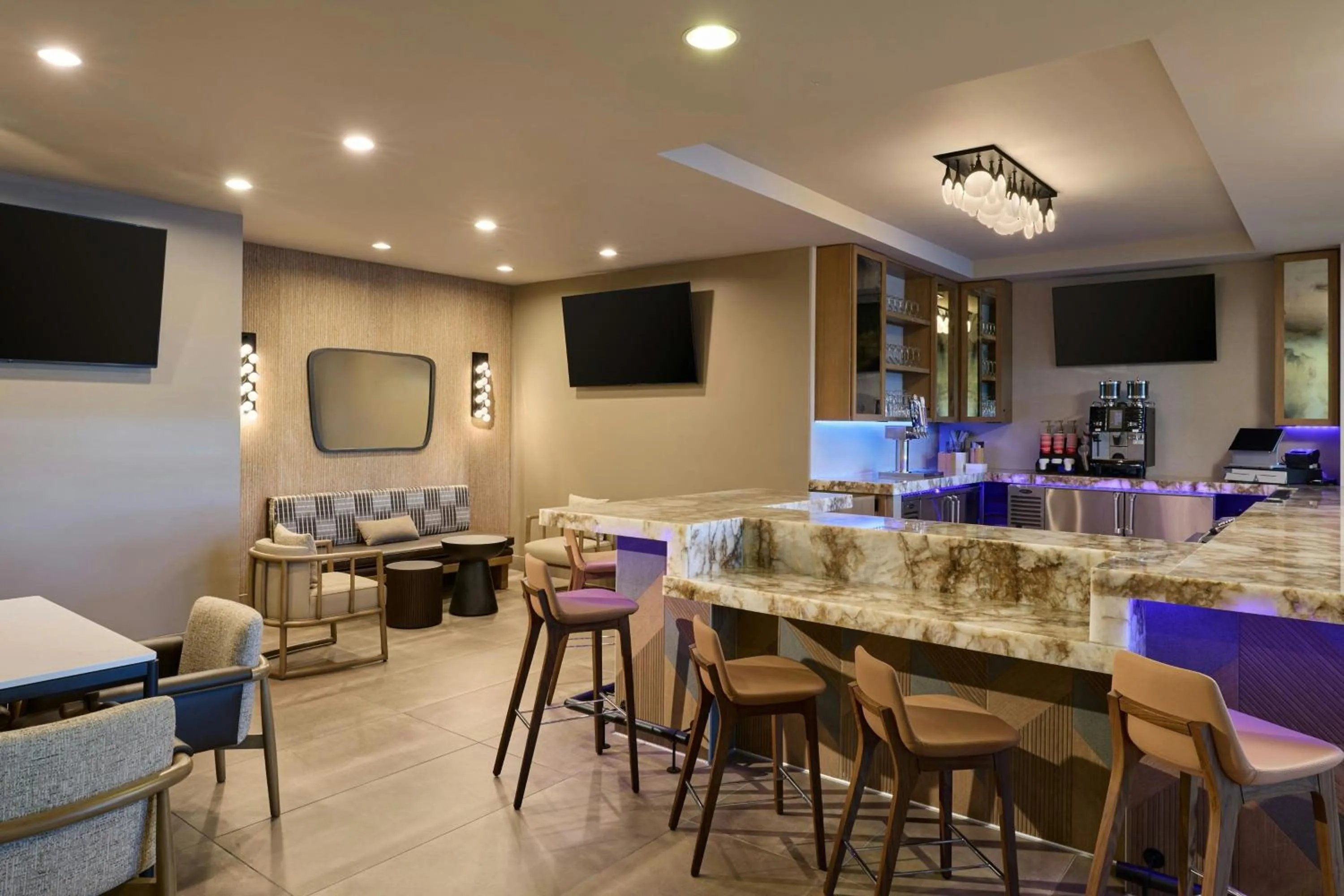 Restaurant/places to eat in Residence Inn Phoenix Desert View at Mayo Clinic