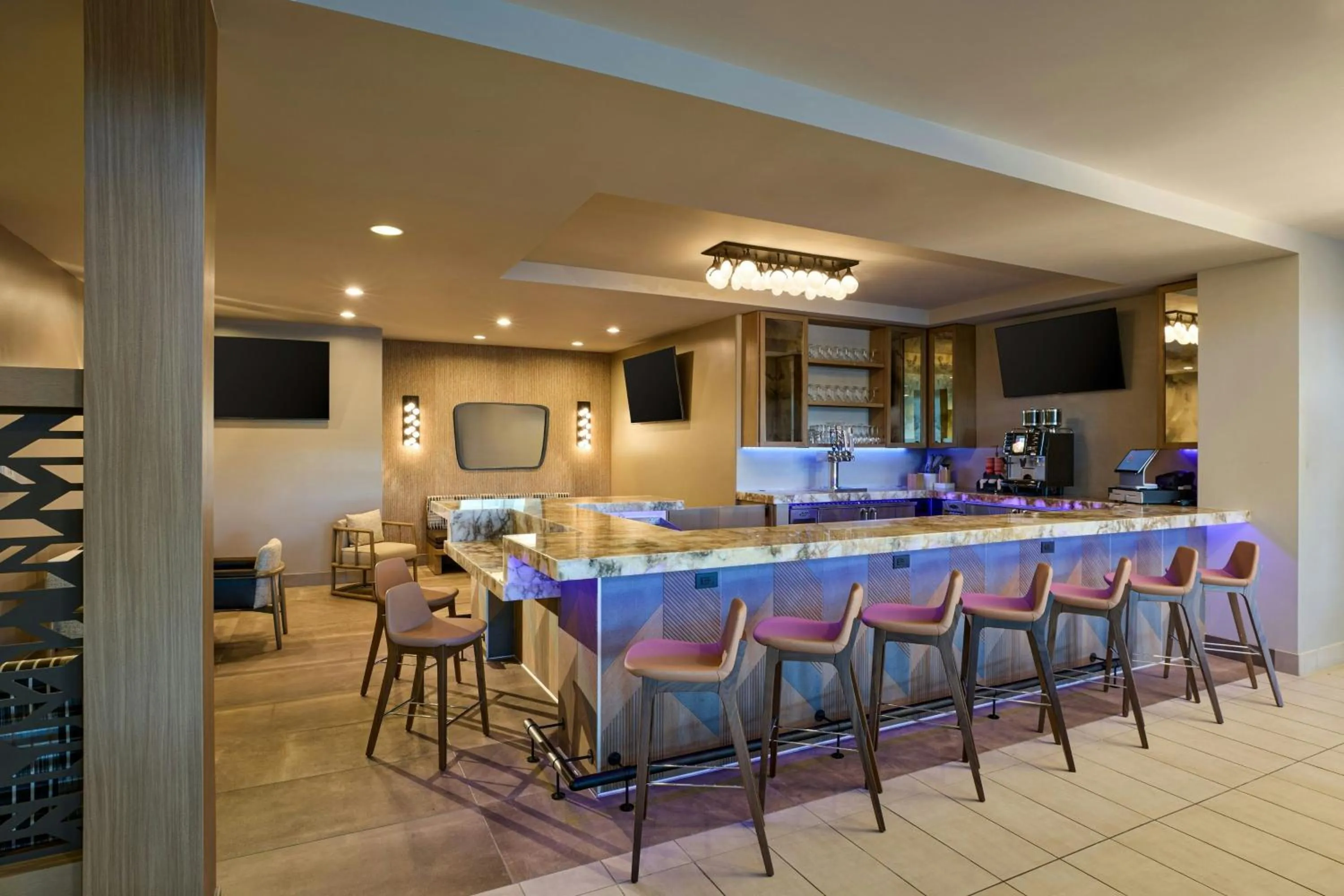 Restaurant/places to eat in Residence Inn Phoenix Desert View at Mayo Clinic