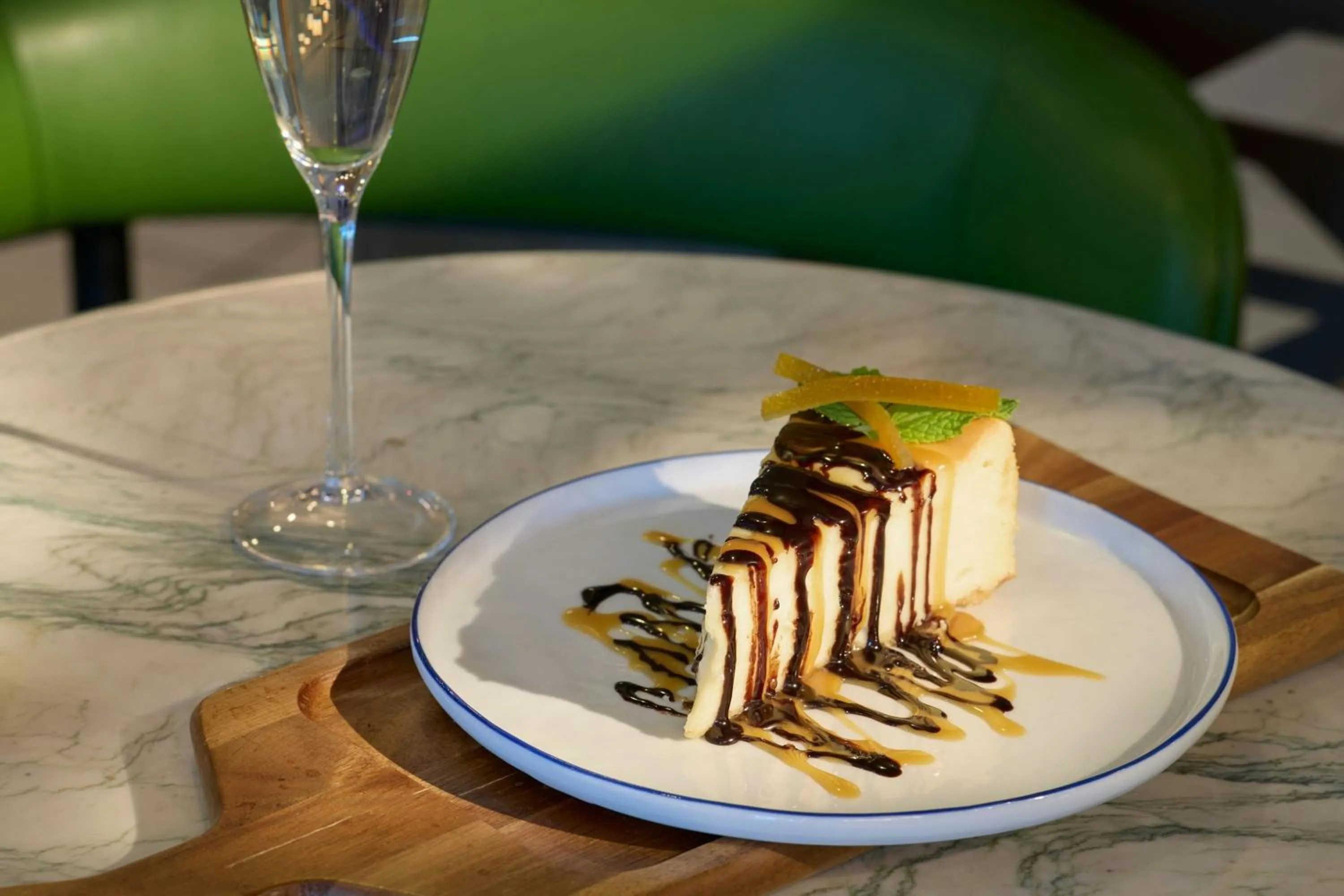 Restaurant/places to eat in Residence Inn Phoenix Desert View at Mayo Clinic