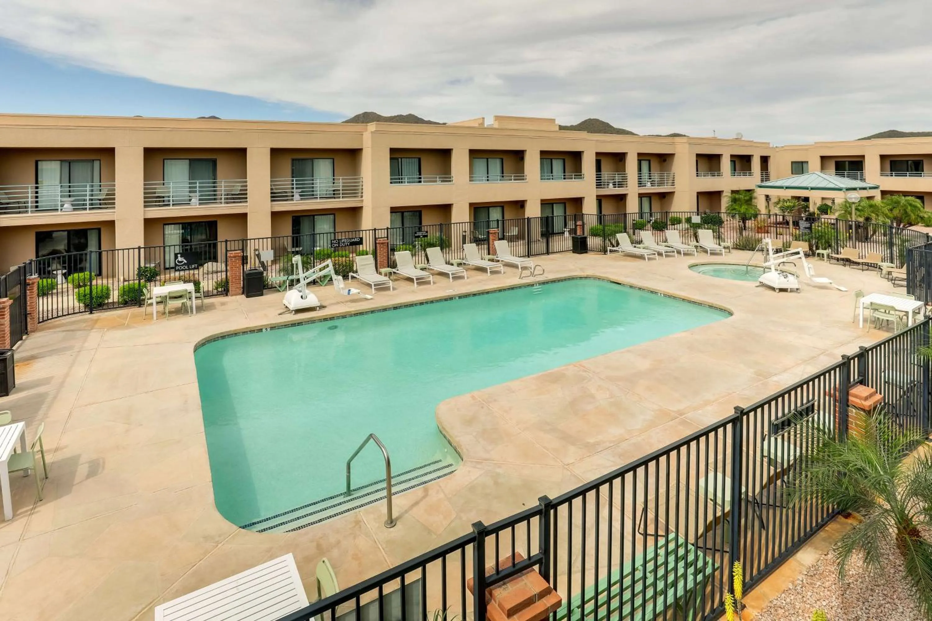 Pool view in Sonesta Select Scottsdale at Mayo Clinic Campus