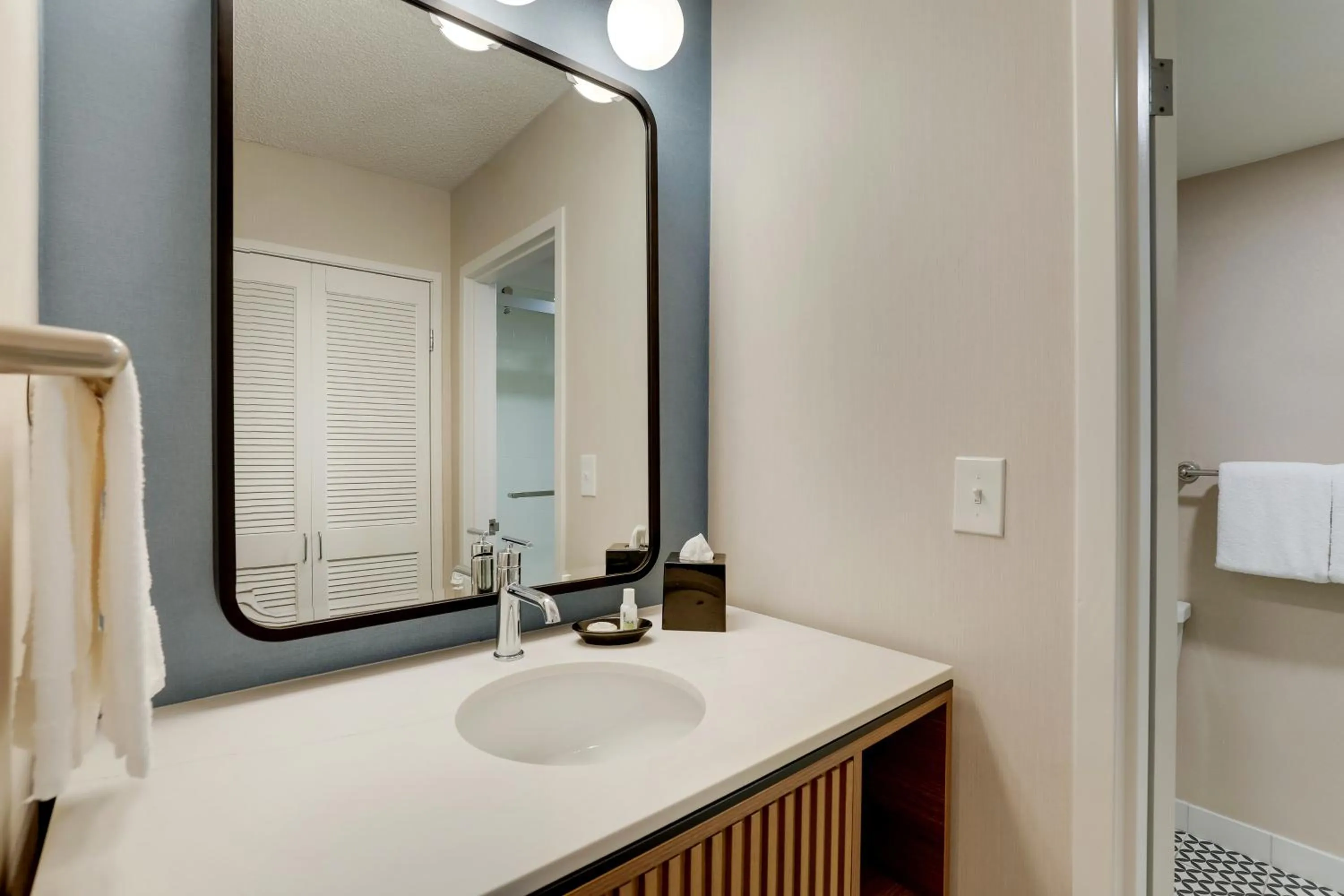 Bathroom in Sonesta Select Scottsdale at Mayo Clinic Campus