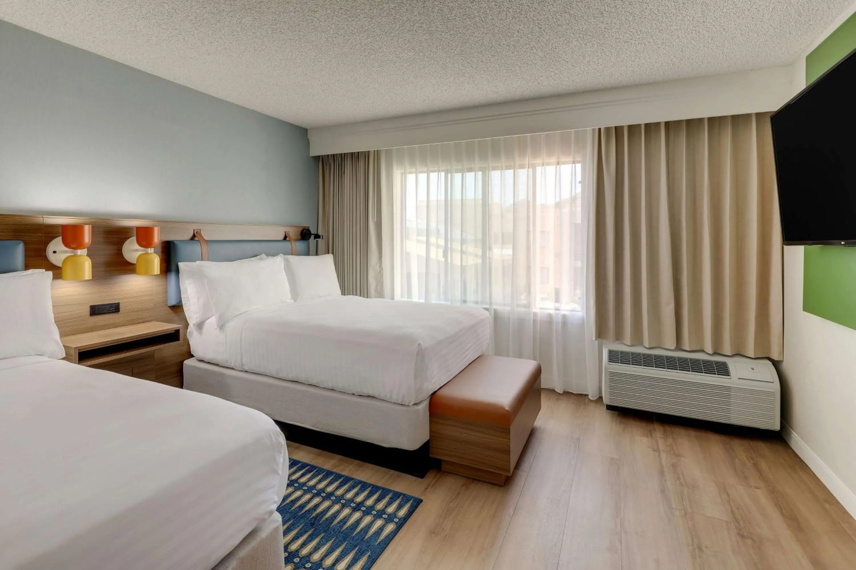 Photo of the whole room, Bed in Sonesta Select Scottsdale at Mayo Clinic Campus