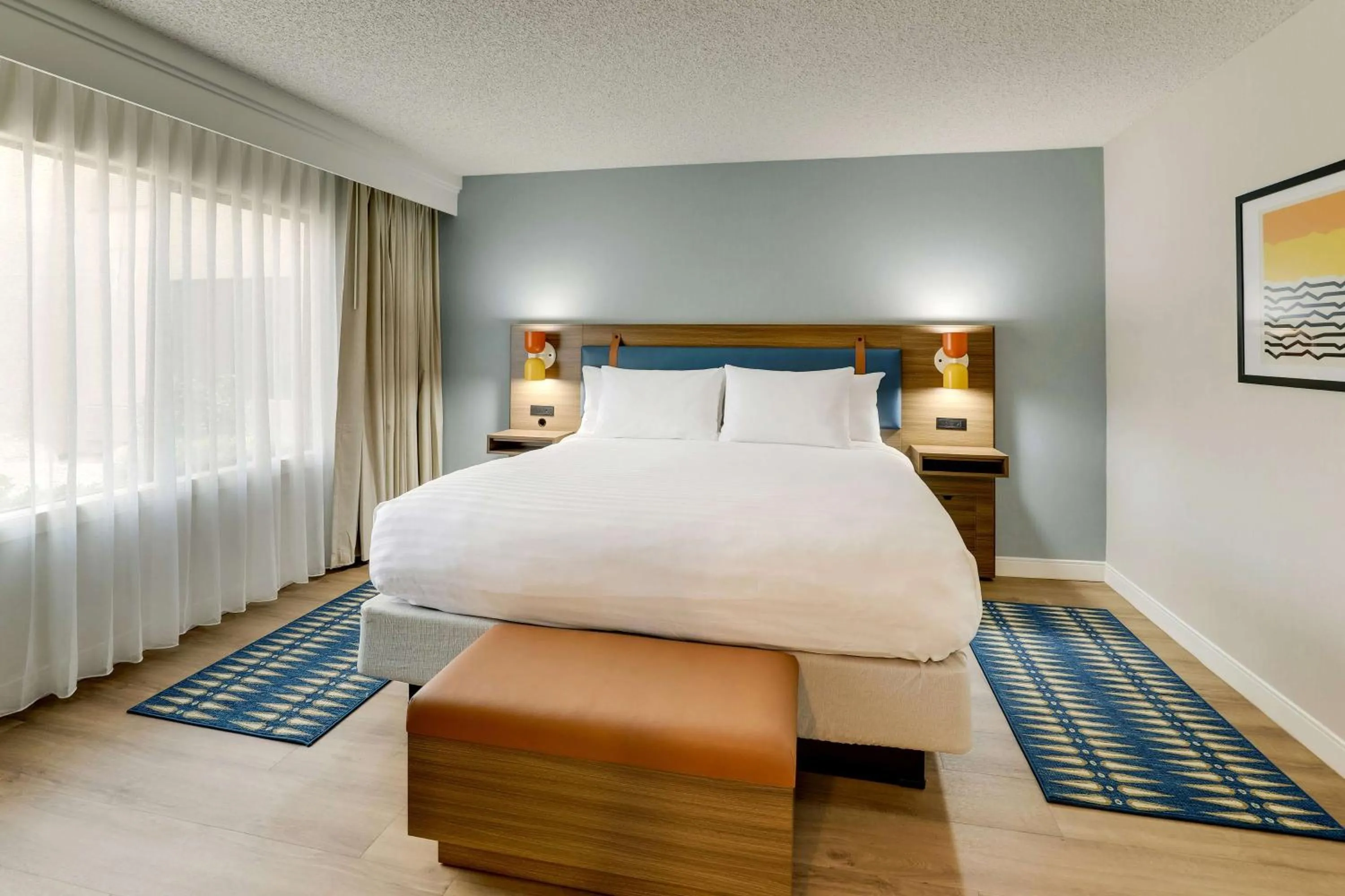Photo of the whole room, Bed in Sonesta Select Scottsdale at Mayo Clinic Campus