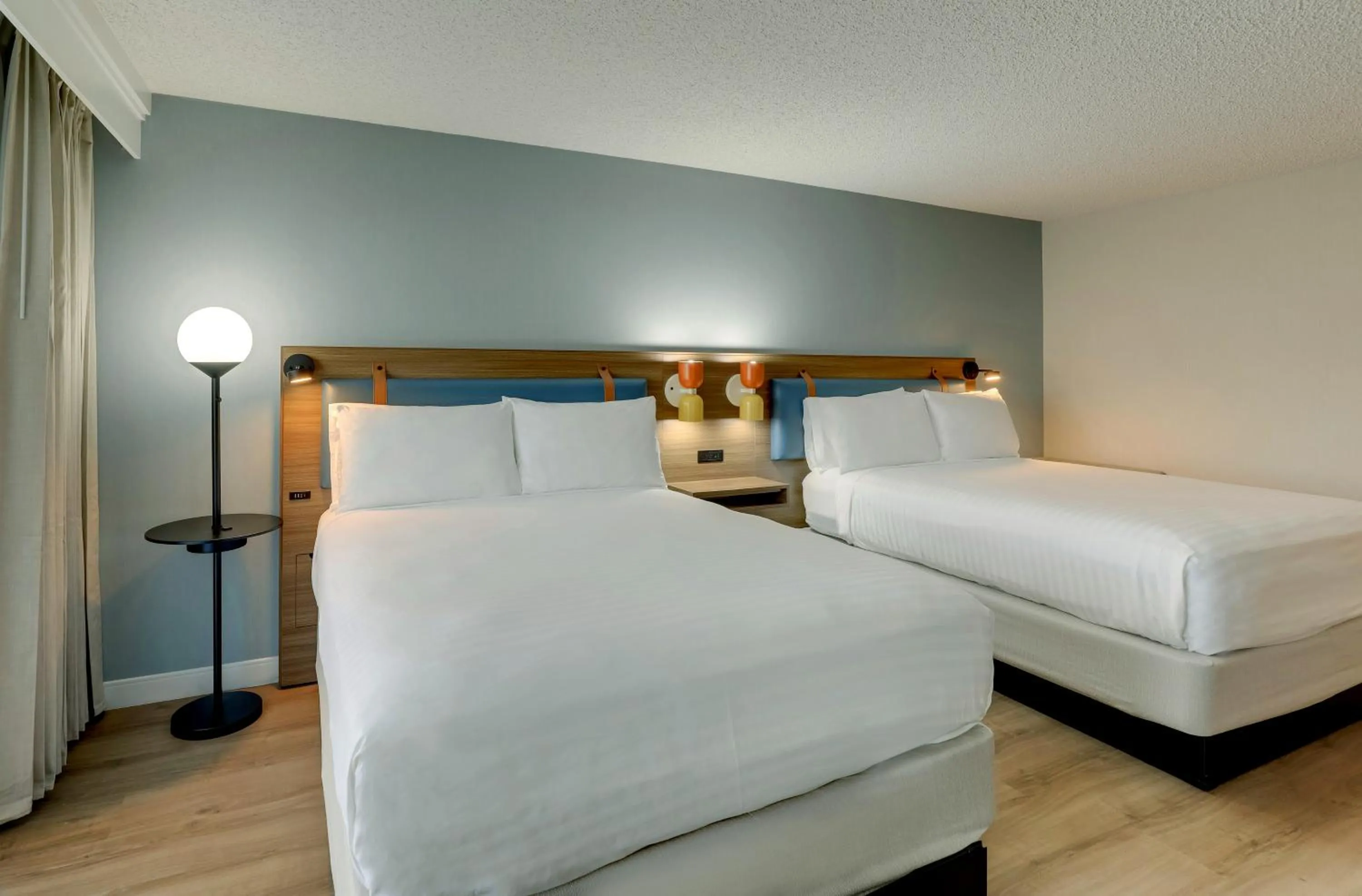 Bed in Sonesta Select Scottsdale at Mayo Clinic Campus