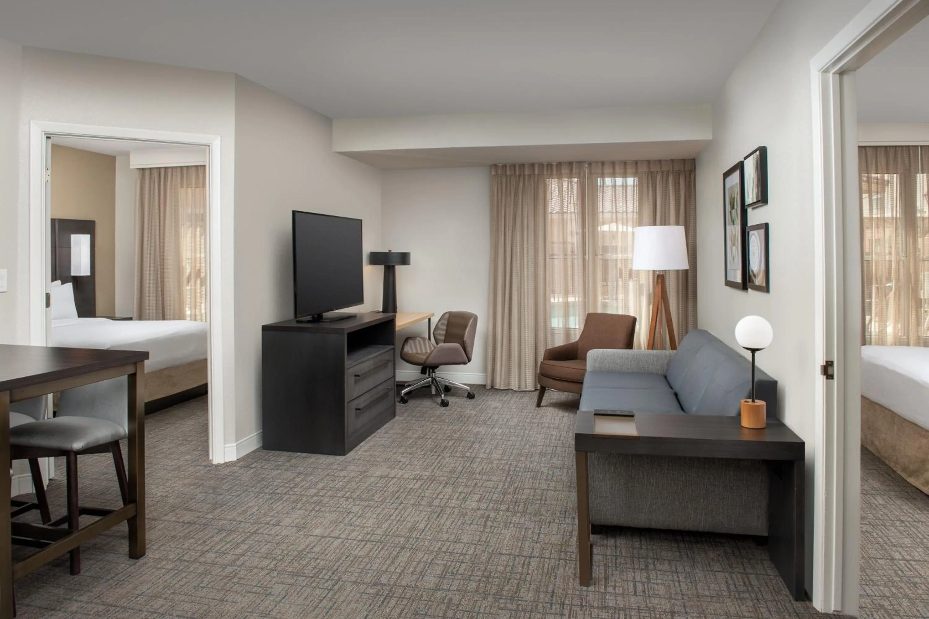 Living room, Bed in Residence Inn by Marriott Phoenix Airport