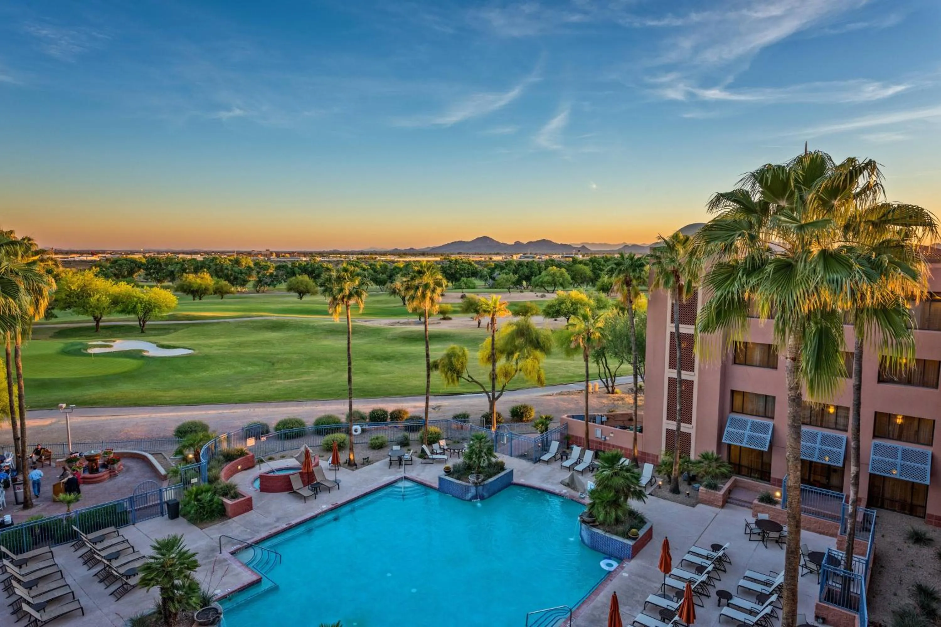 Swimming pool in Scottsdale Marriott at McDowell Mountains