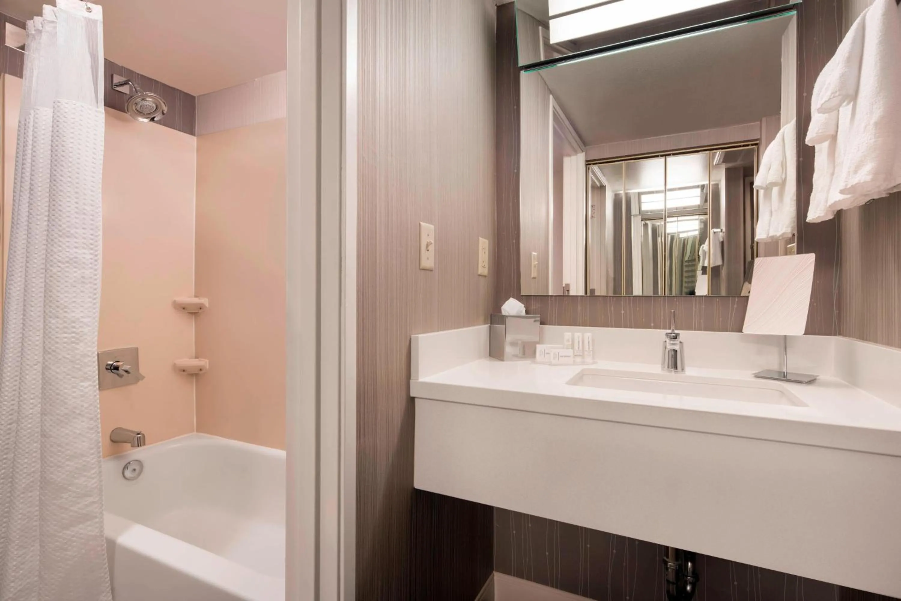 Bathroom in Courtyard by Marriott Scottsdale Old Town