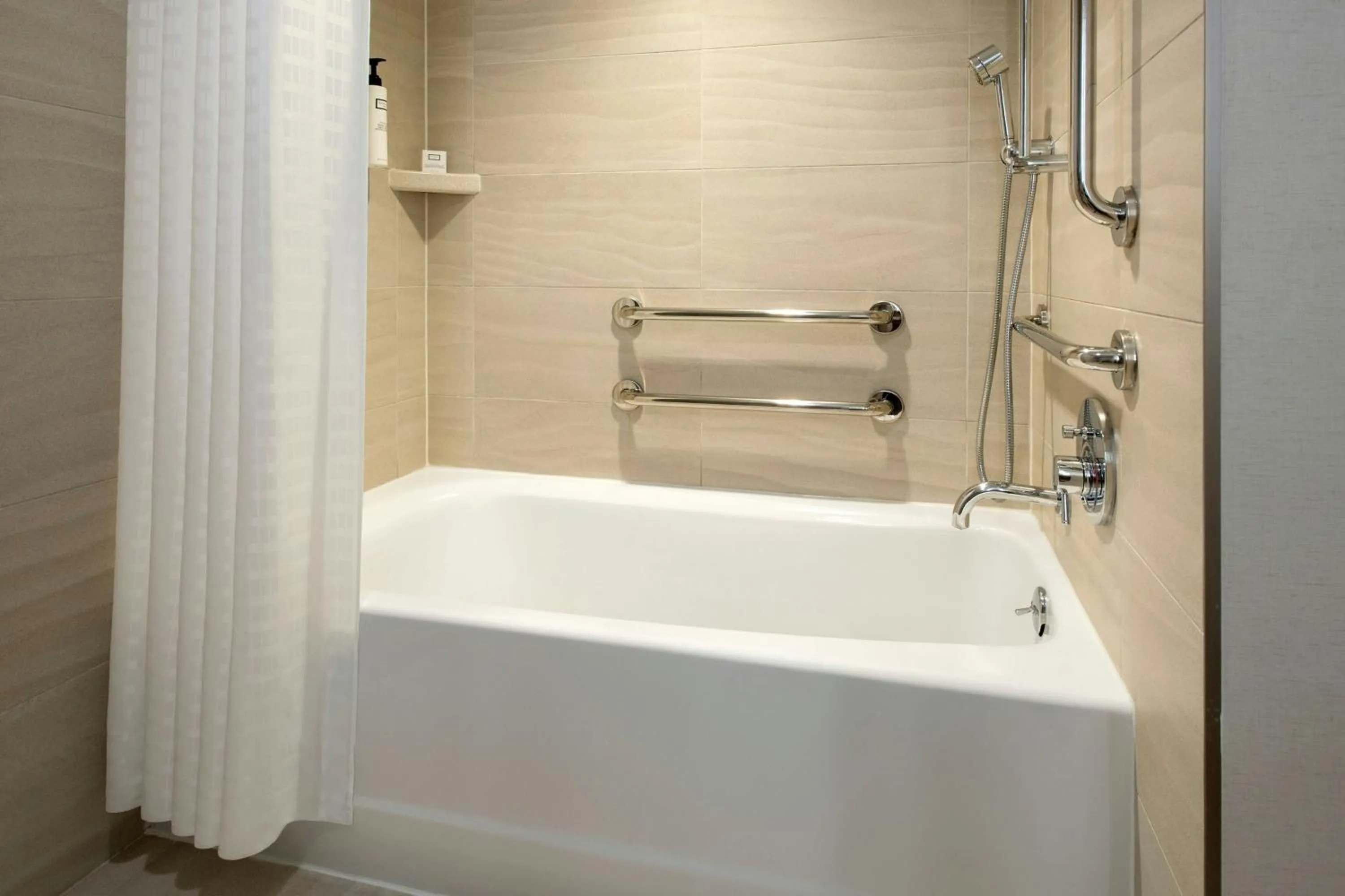 Bathroom in Newport Marriott Hotel & Spa