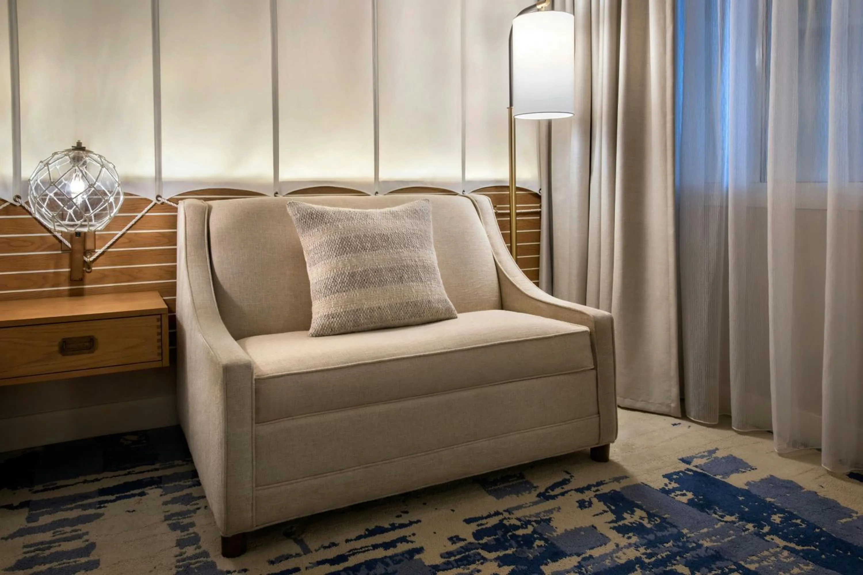 Lounge or bar, Bed in Newport Marriott Hotel & Spa