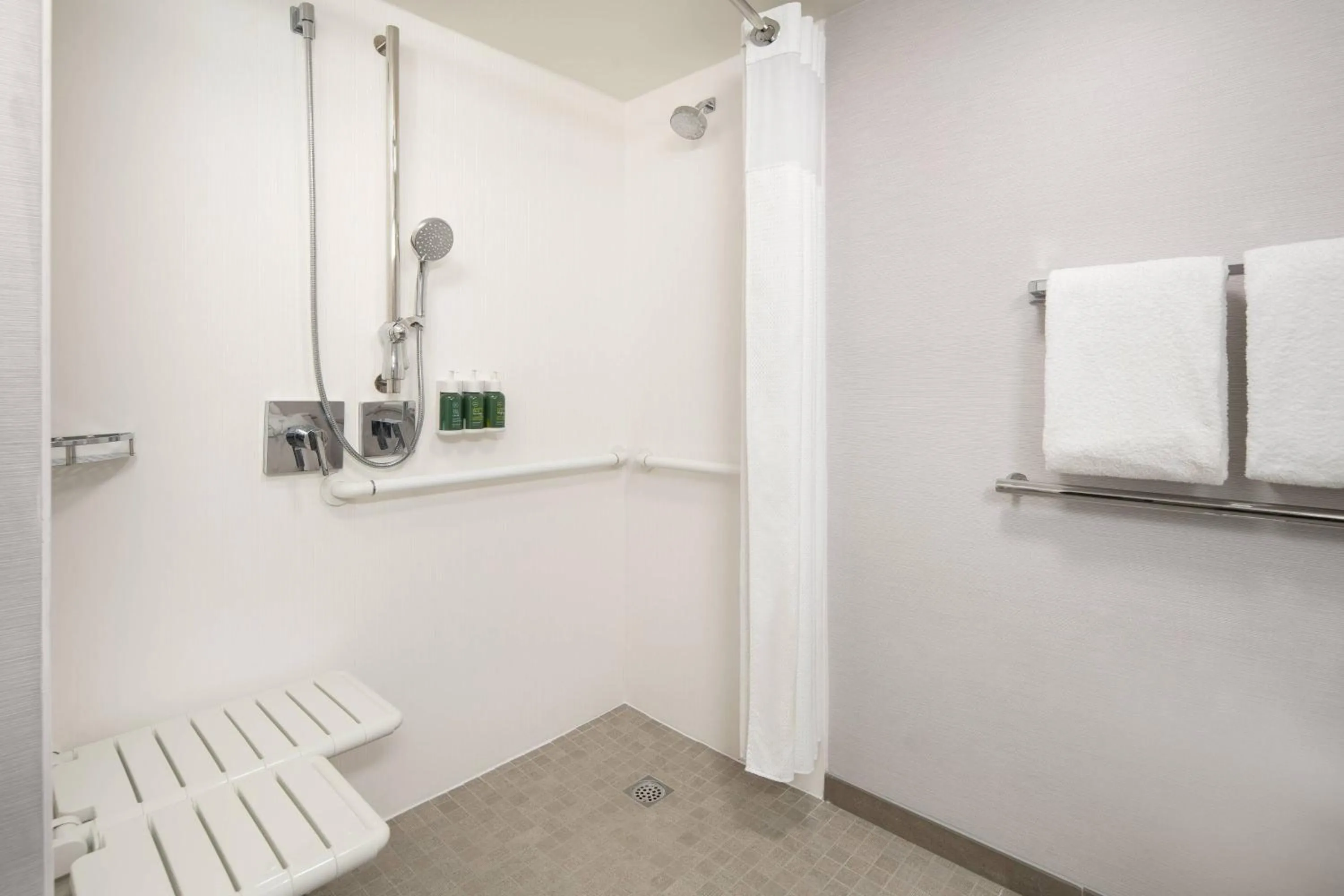 Bathroom in Courtyard by Marriott Palm Springs