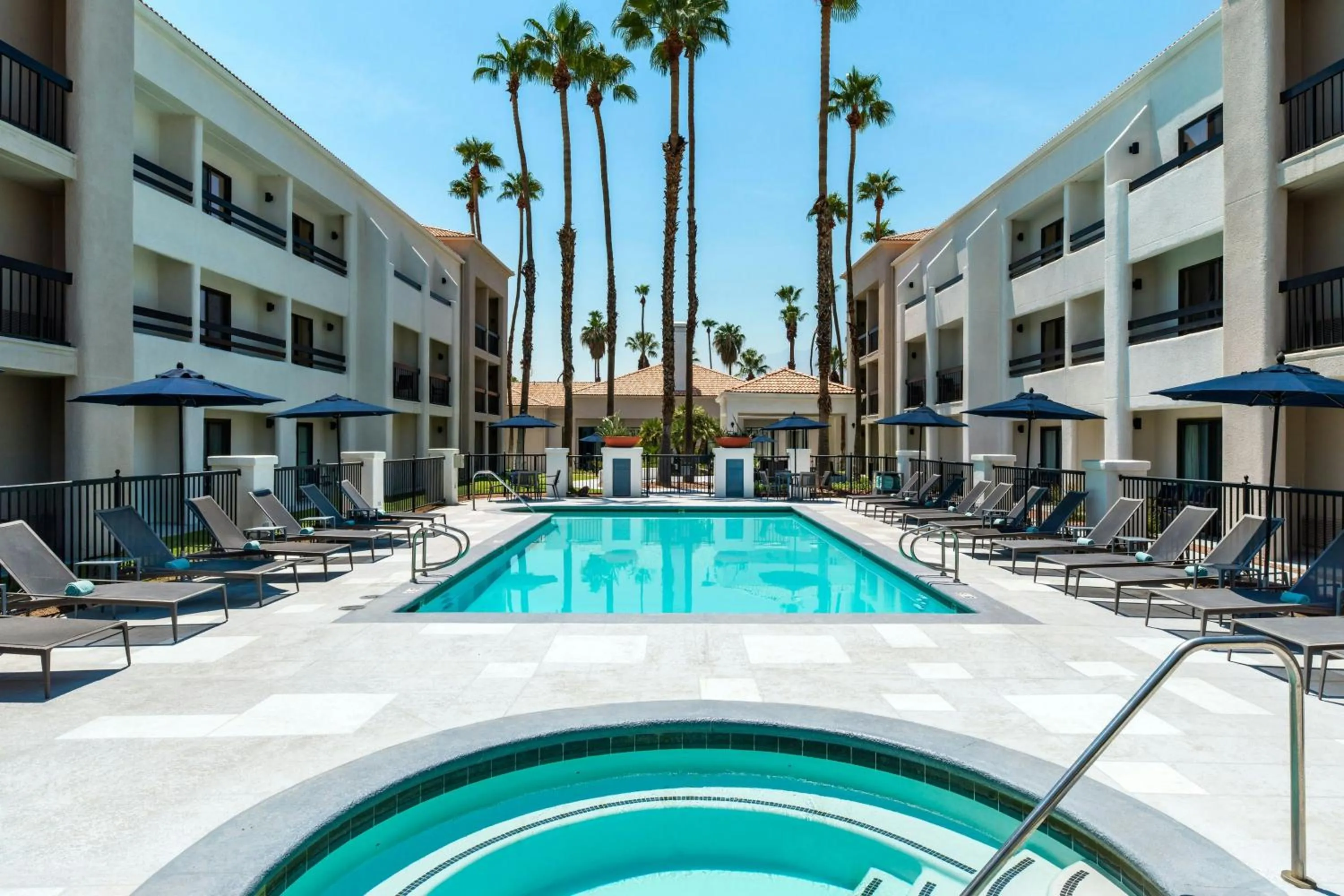 Swimming pool in Courtyard by Marriott Palm Springs