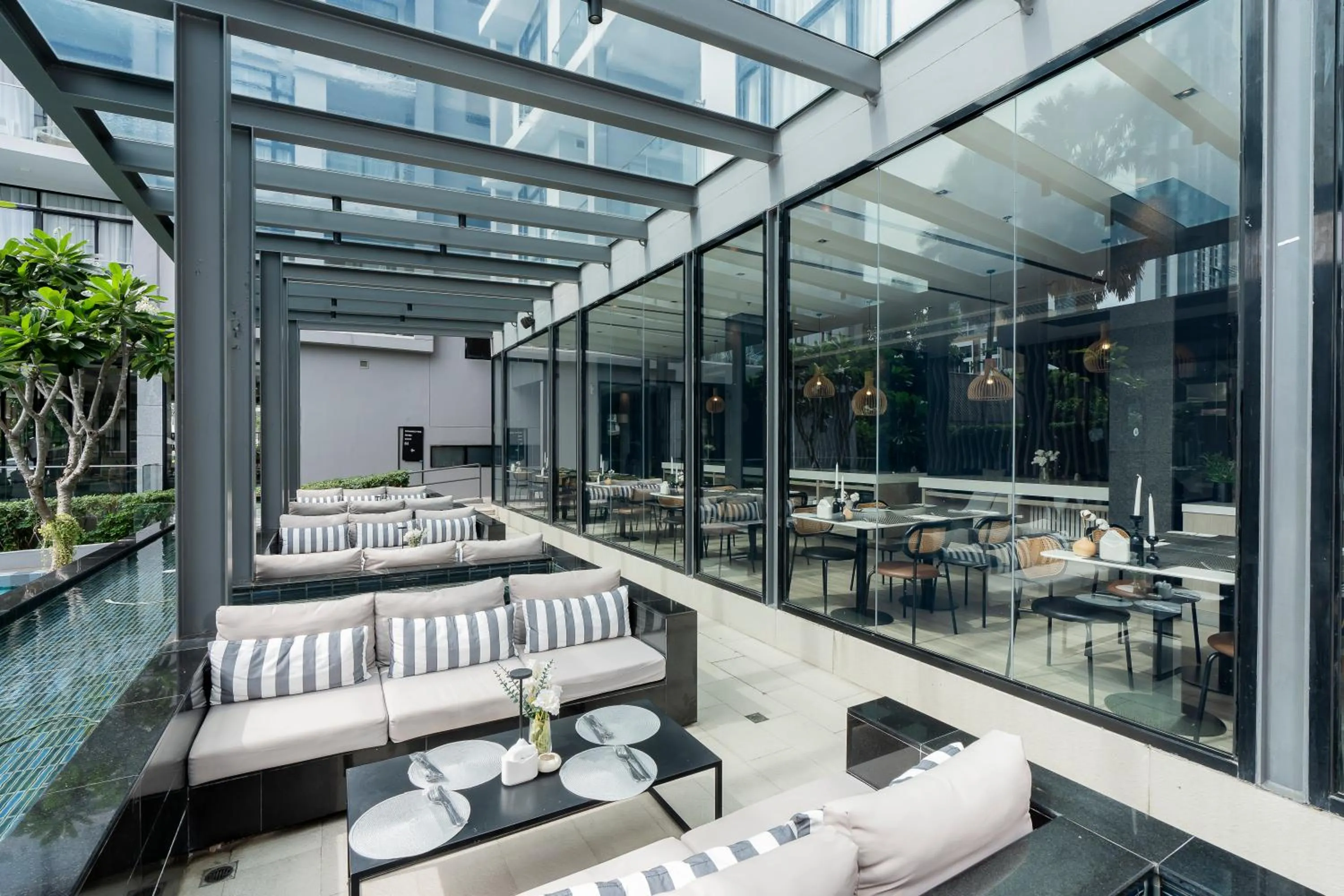 Restaurant/places to eat in Arden Hotel and Residence by At Mind