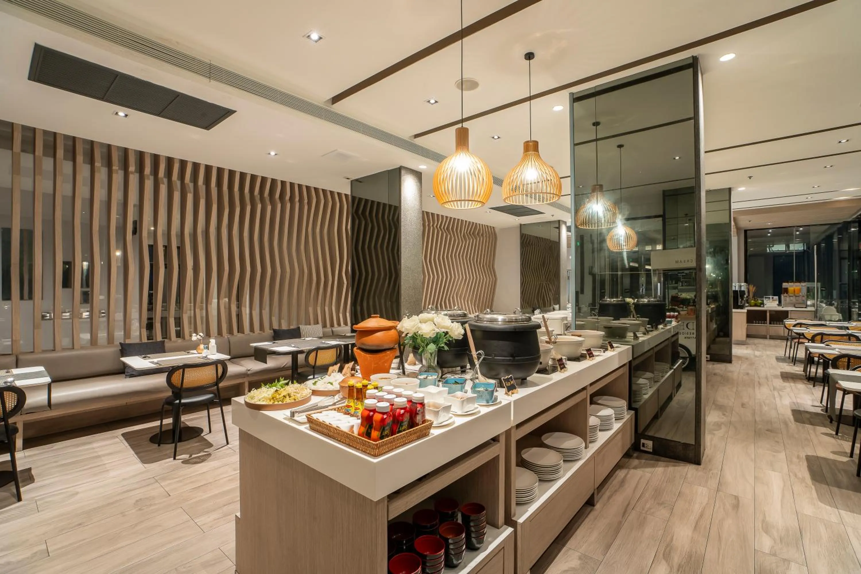 Restaurant/places to eat in Arden Hotel and Residence by At Mind