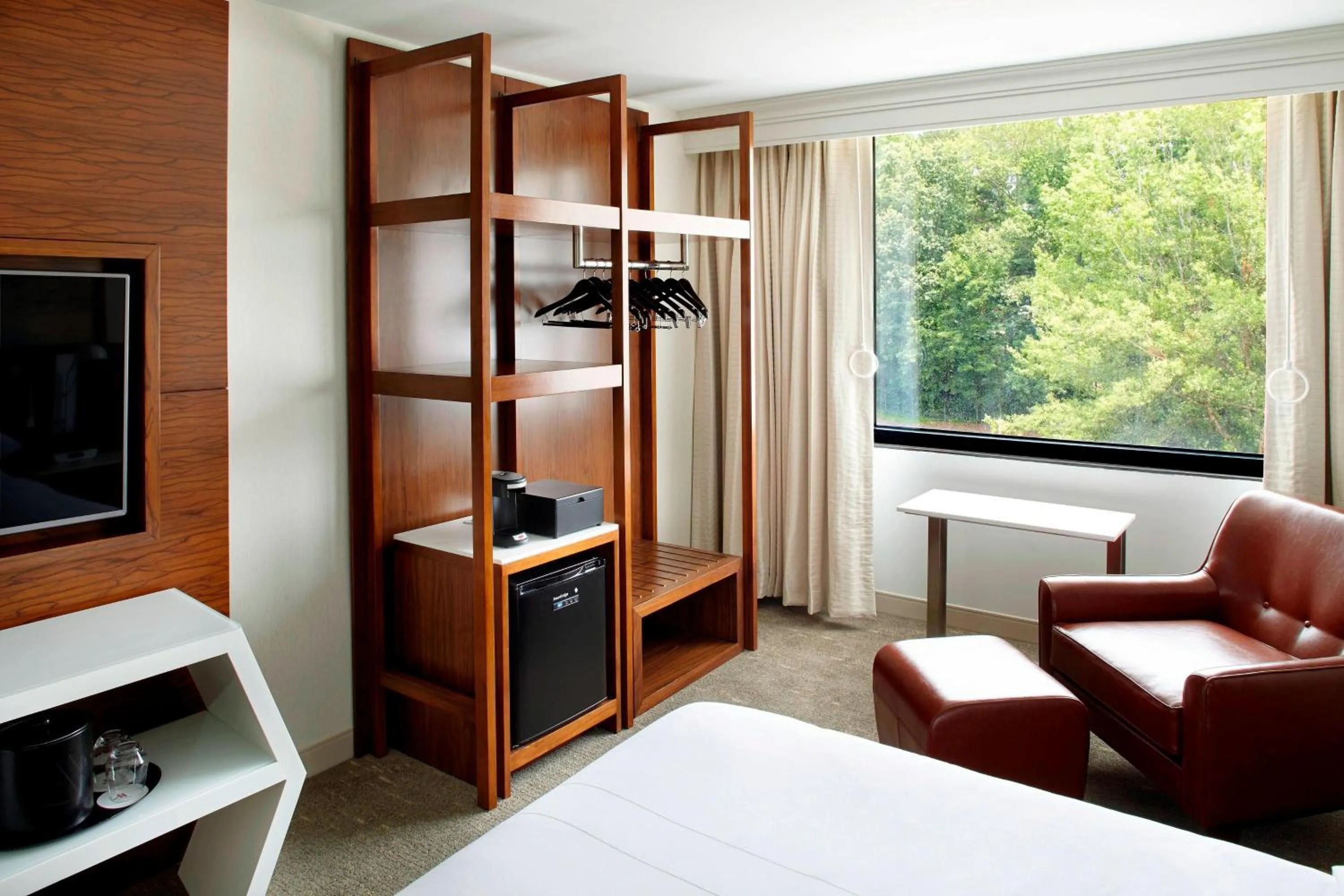 Photo of the whole room, Bed in Raleigh Marriott Crabtree Valley