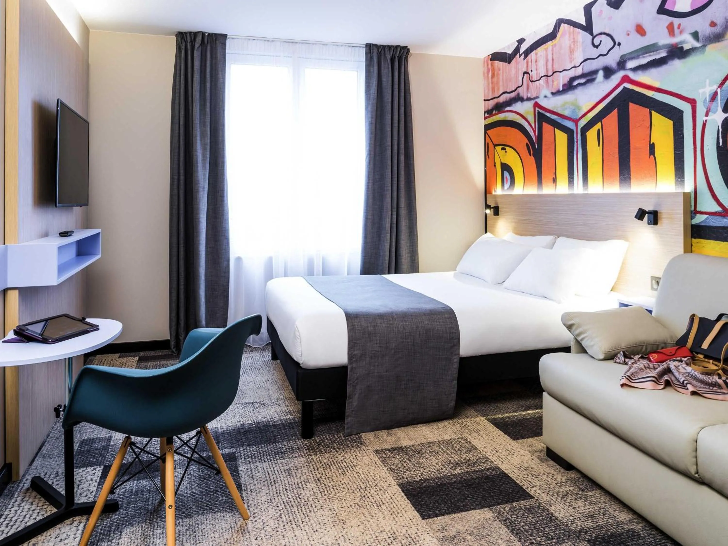 Bedroom, Bed in ibis Styles Clamart Gare Grand Paris