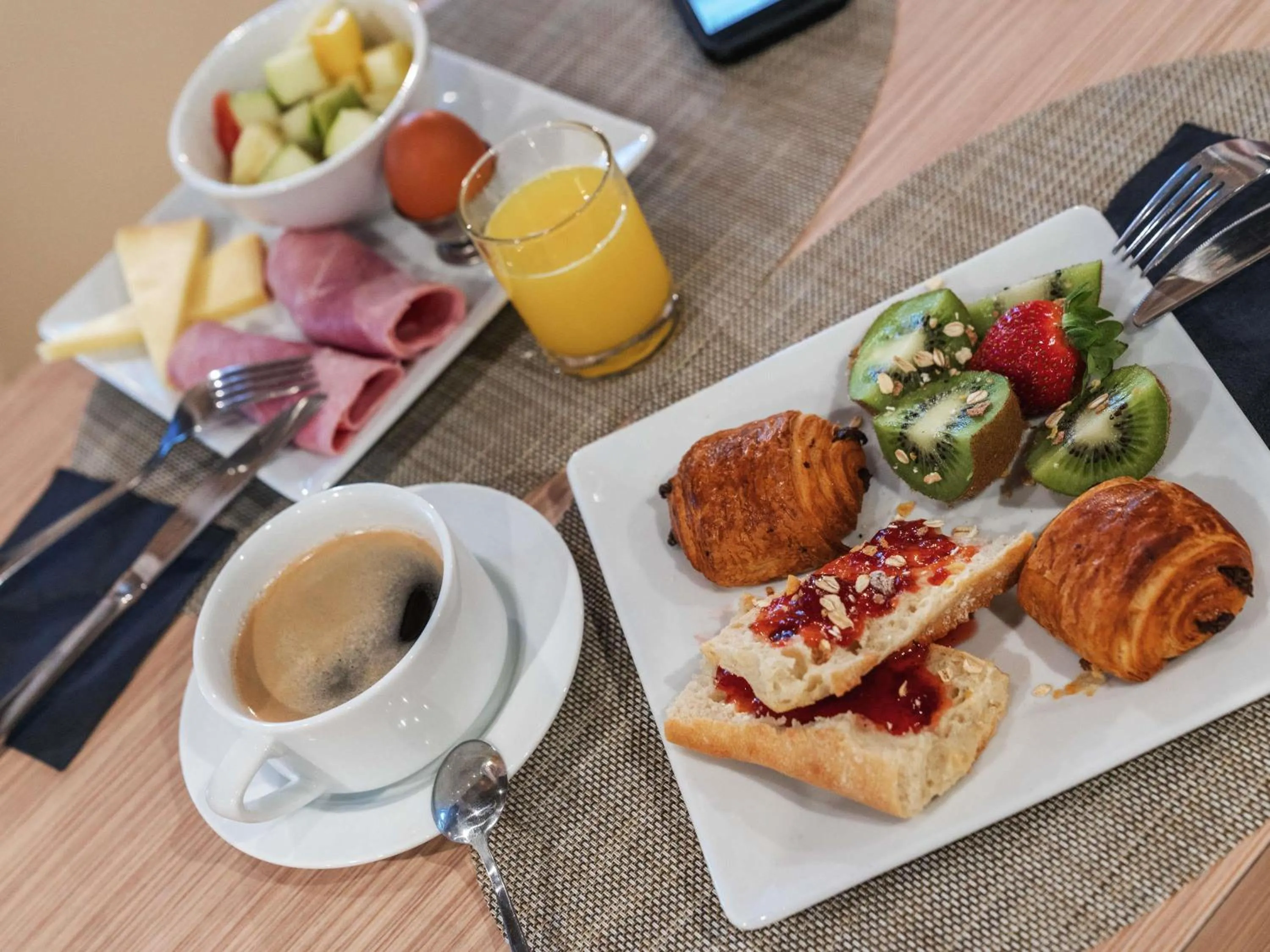 Breakfast in ibis Styles Clamart Gare Grand Paris