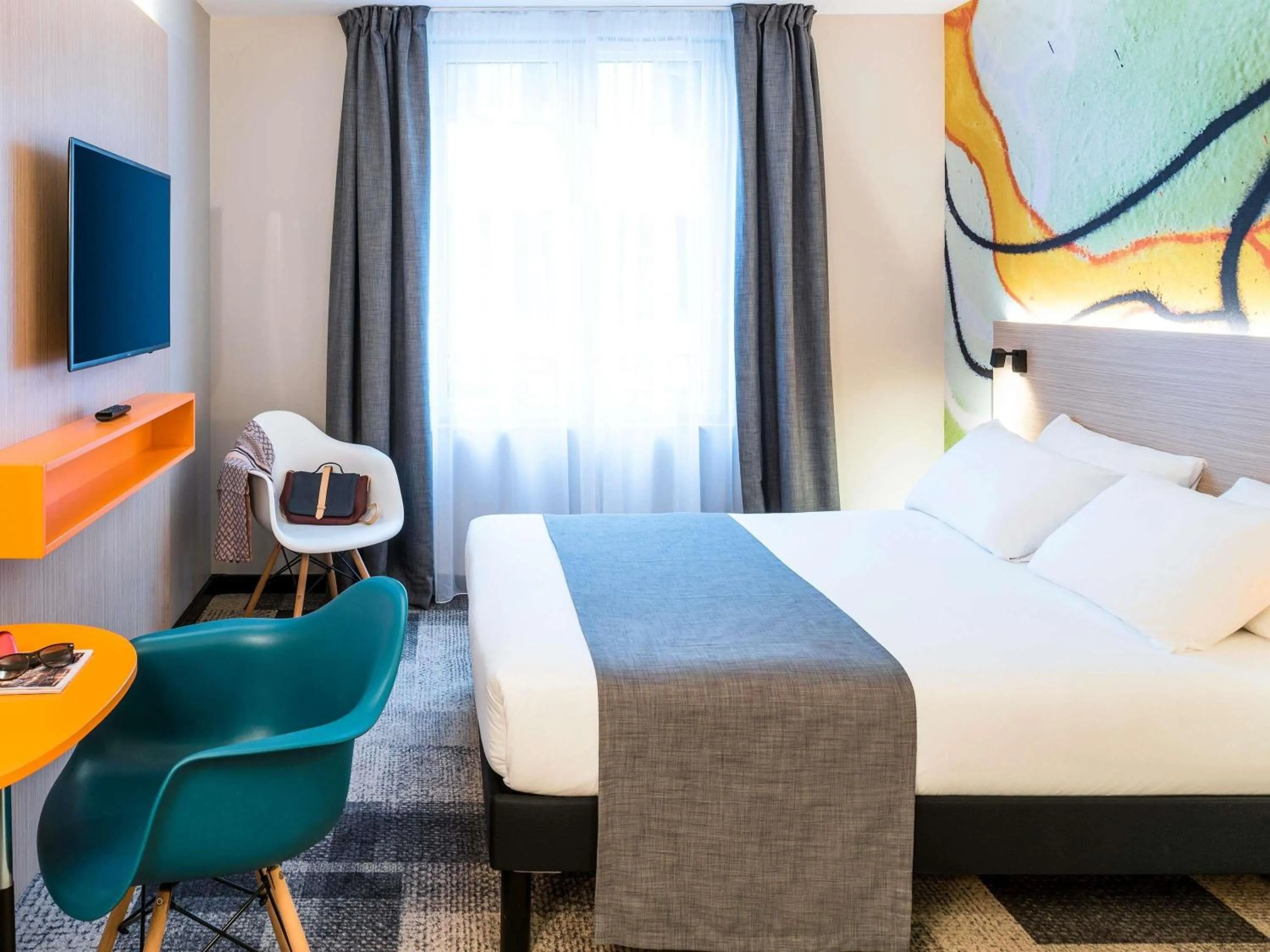 Bedroom, Bed in ibis Styles Clamart Gare Grand Paris
