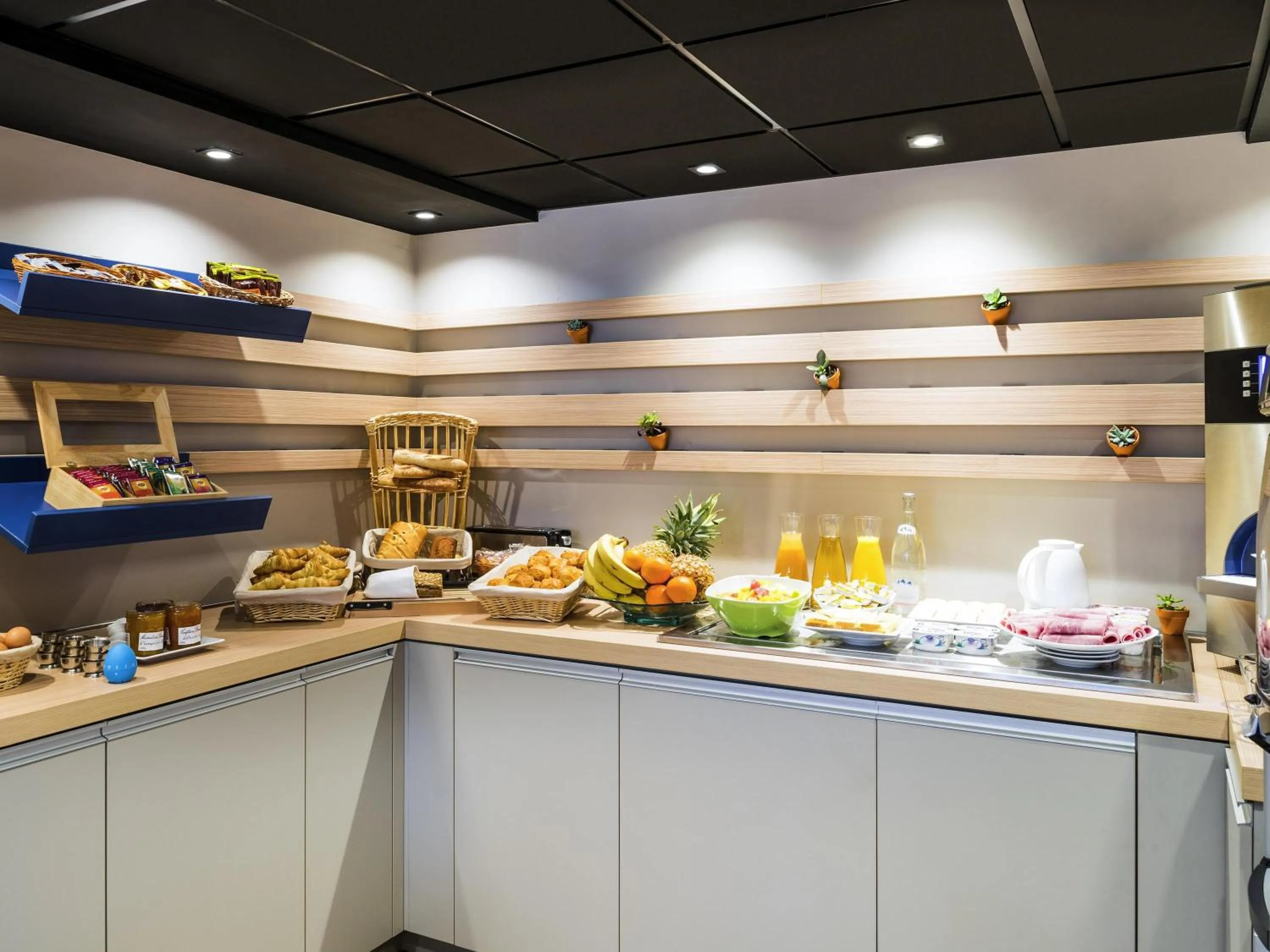 Breakfast in ibis Styles Clamart Gare Grand Paris