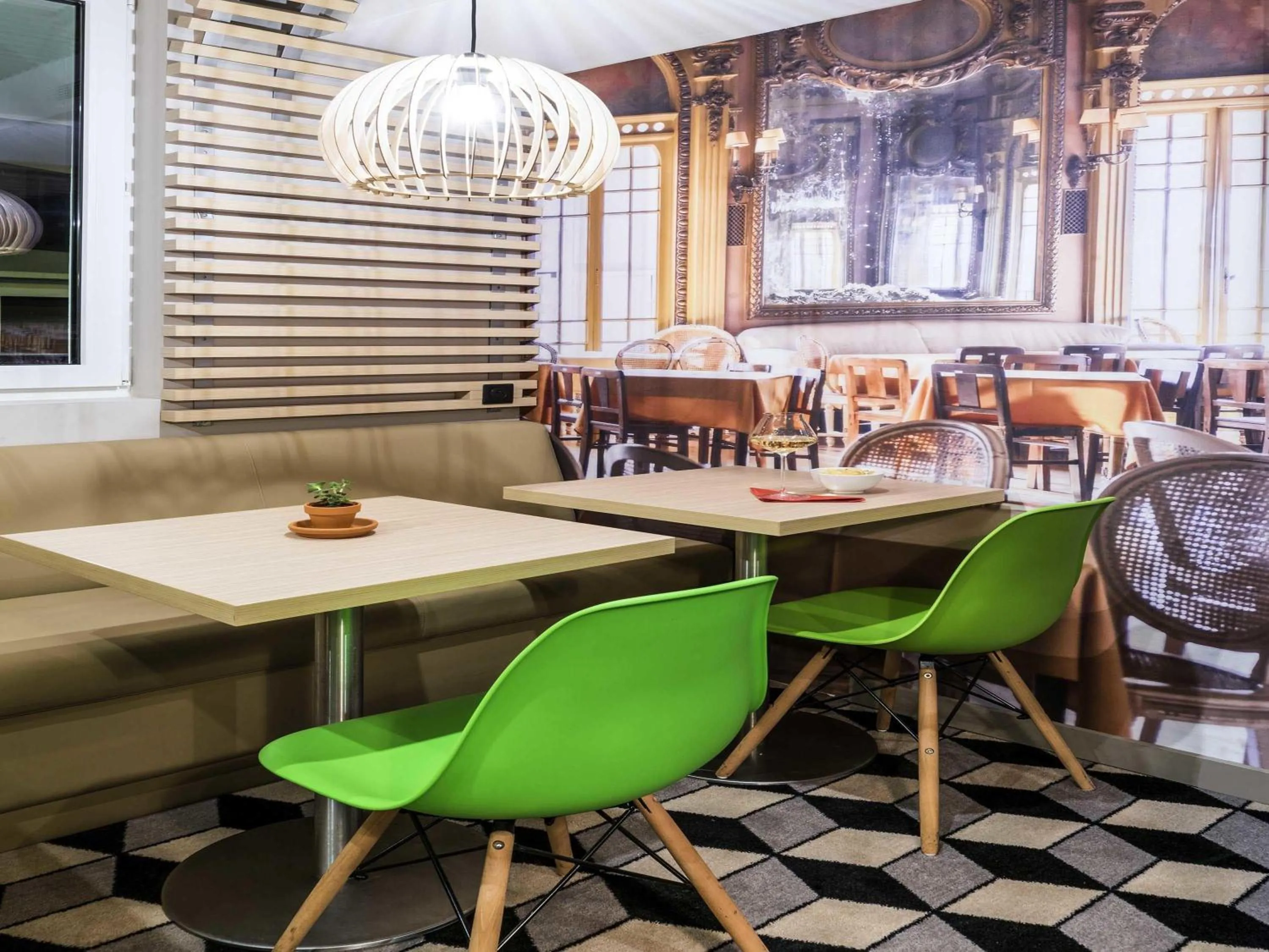 Lounge or bar in ibis Styles Clamart Gare Grand Paris