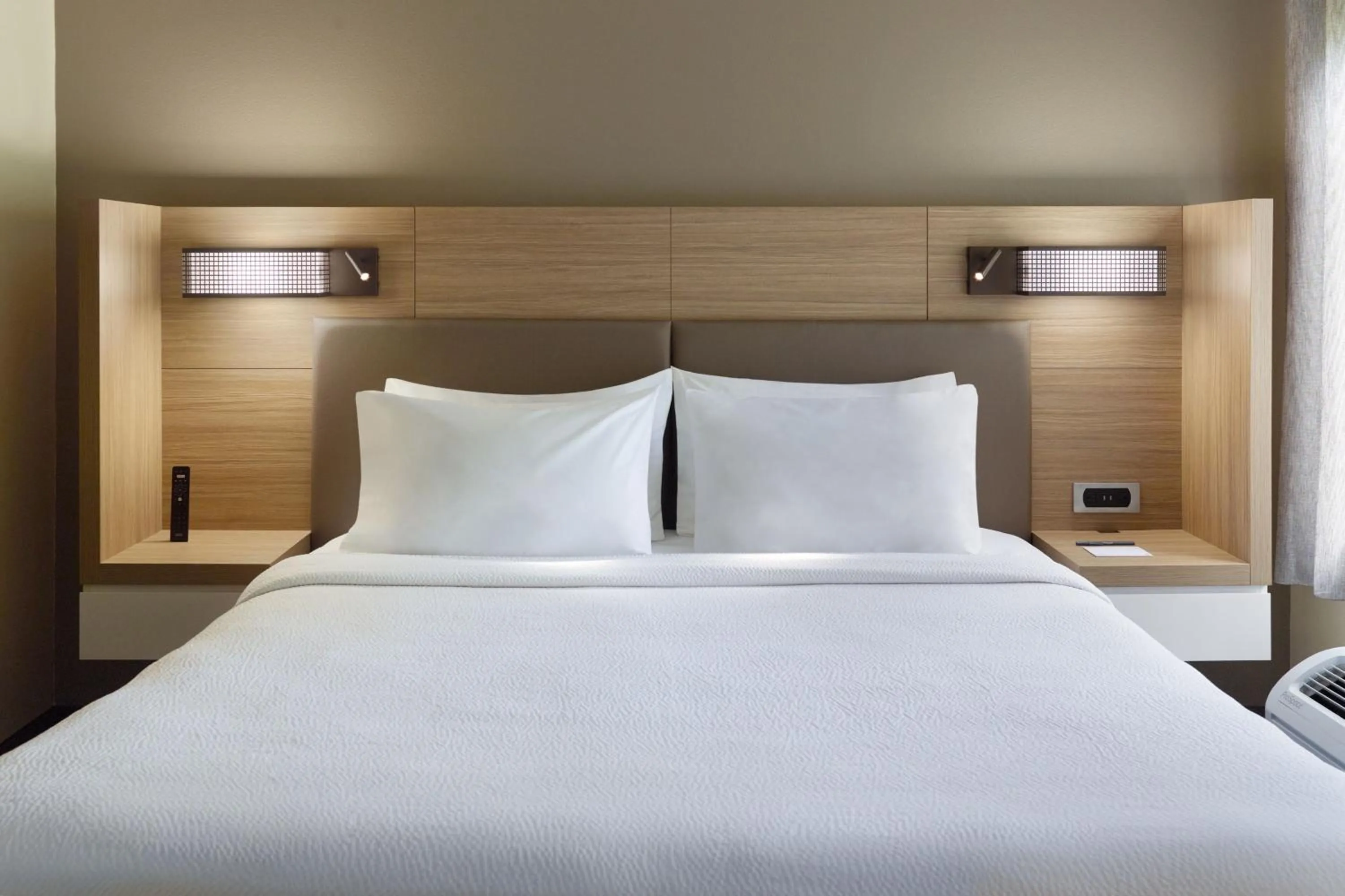 Photo of the whole room, Bed in SpringHill Suites Raleigh-Durham Airport/Research Triangle Park