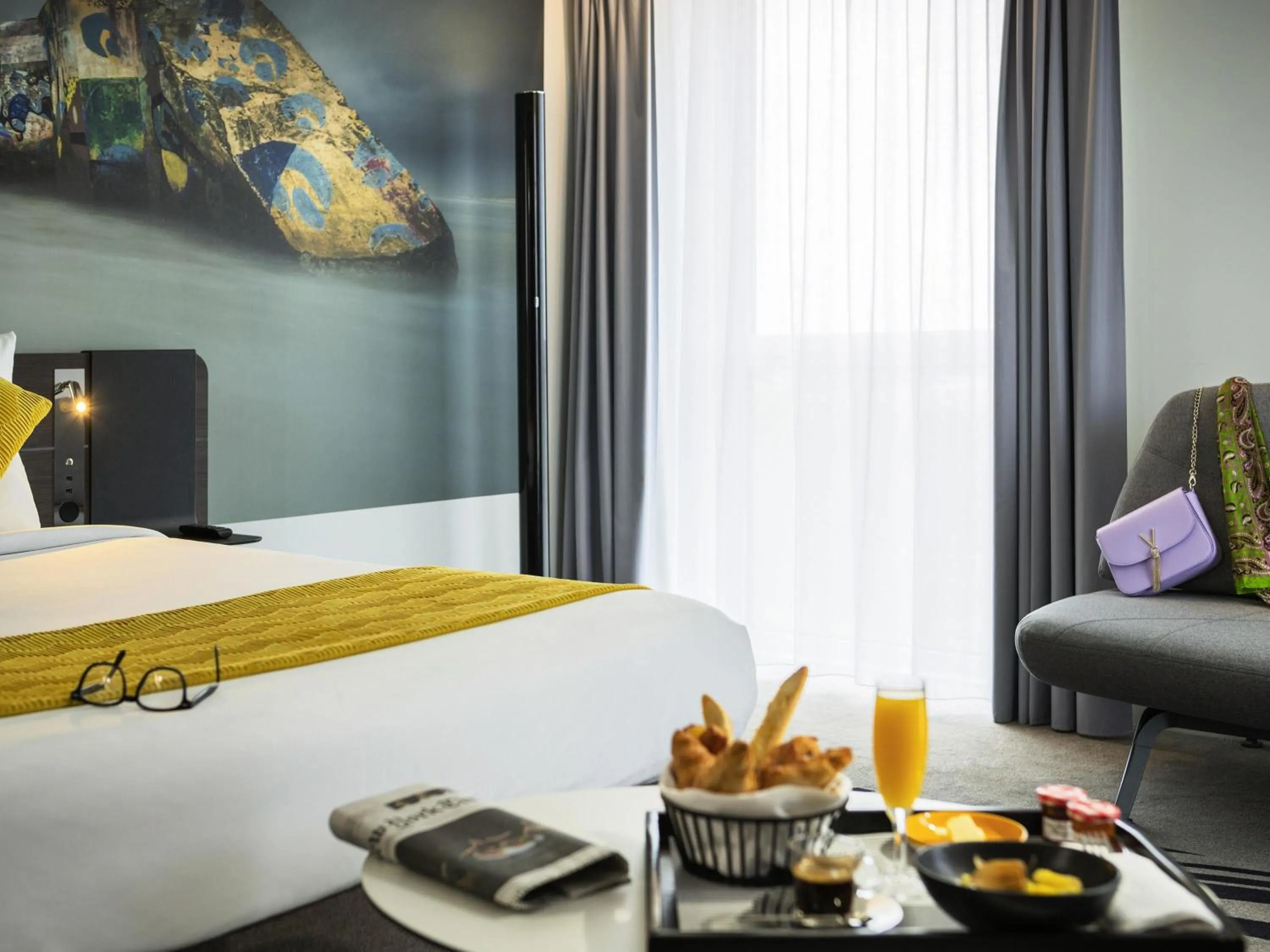 Bedroom, Bed in Novotel Paris Coeur d'Orly Airport