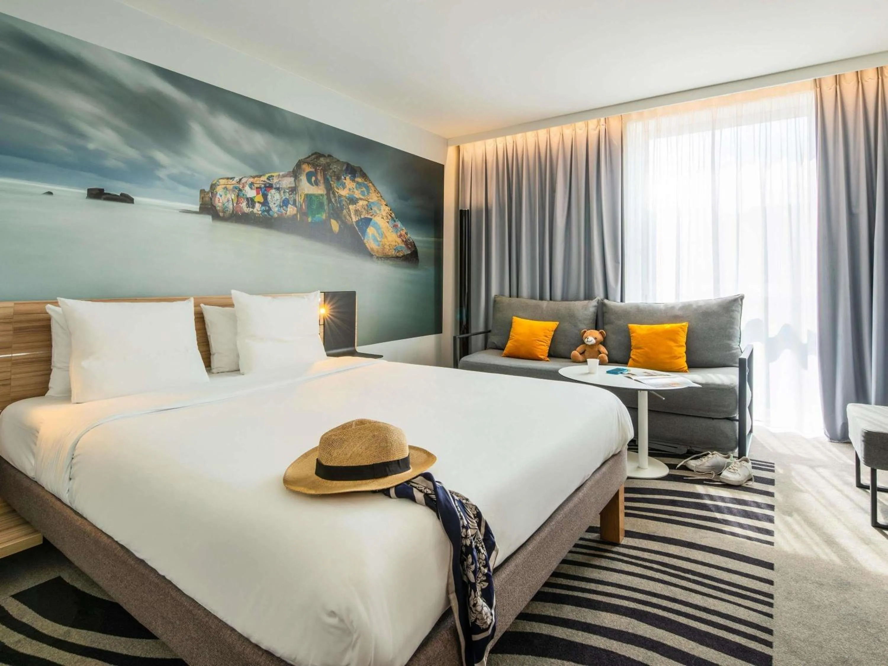 Property building, Bed in Novotel Paris Coeur d'Orly Airport