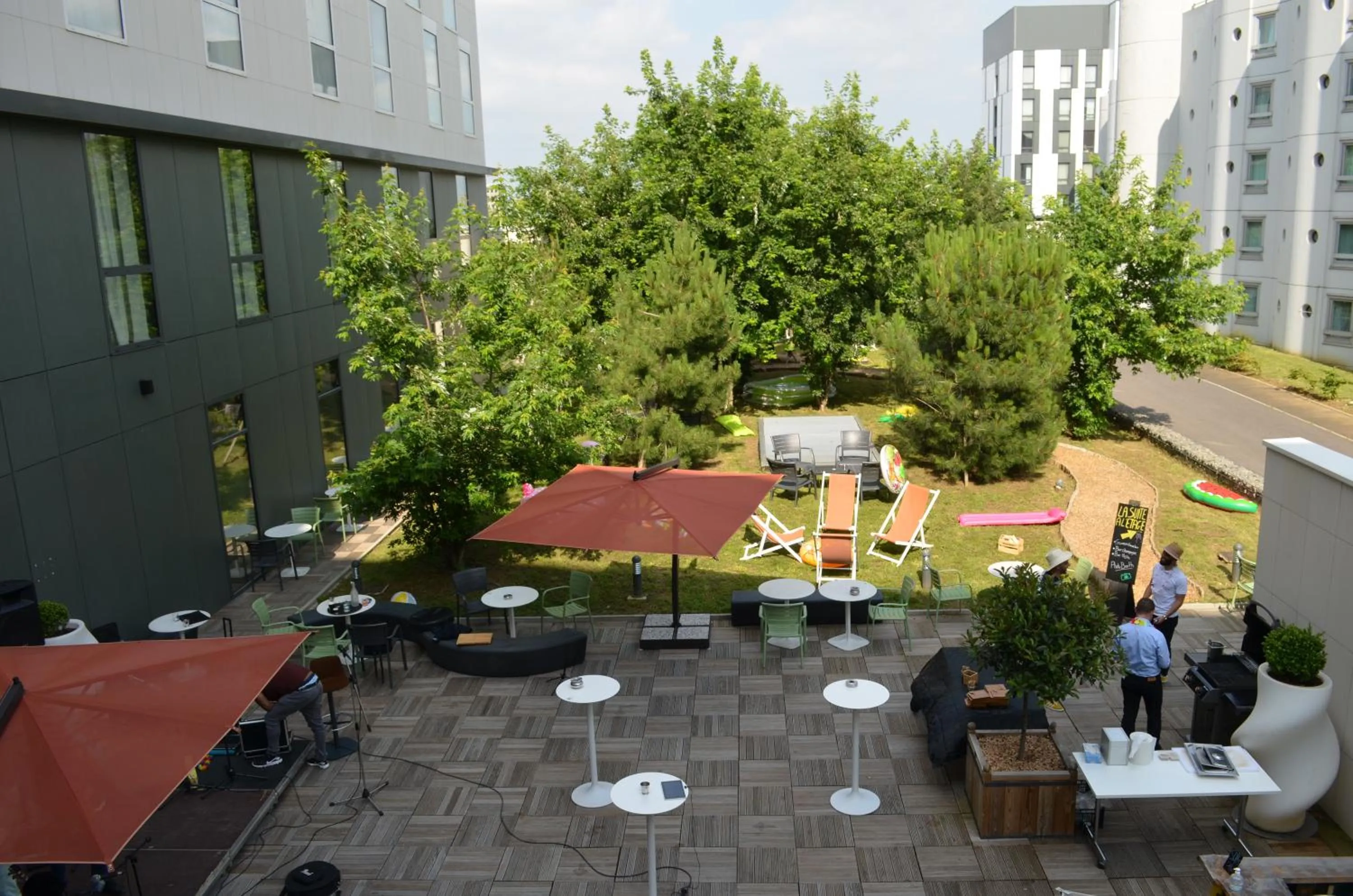 Garden in Novotel Paris Coeur d'Orly Airport