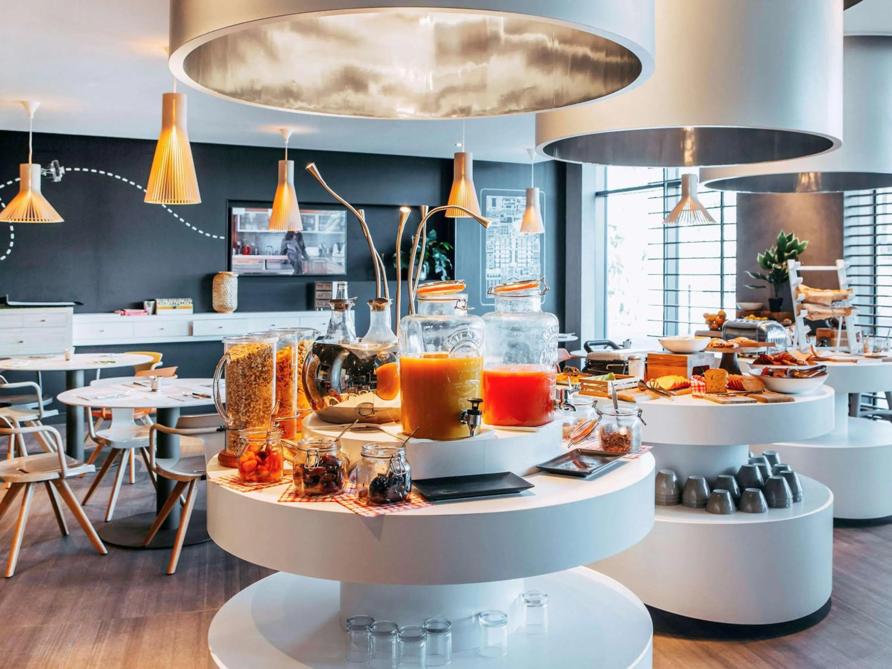 Restaurant/places to eat in Novotel Paris Coeur d'Orly Airport