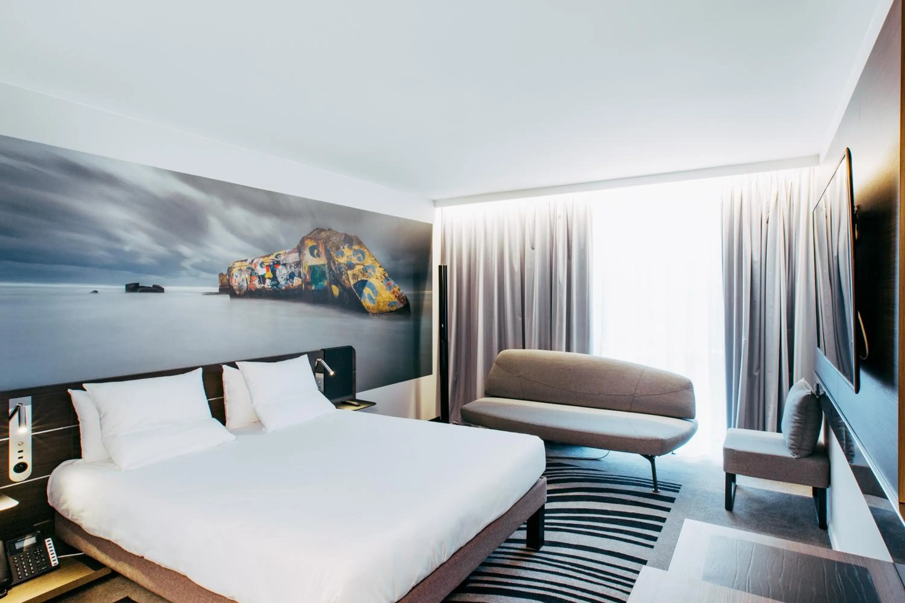 Photo of the whole room, Bed in Novotel Paris Coeur d'Orly Airport