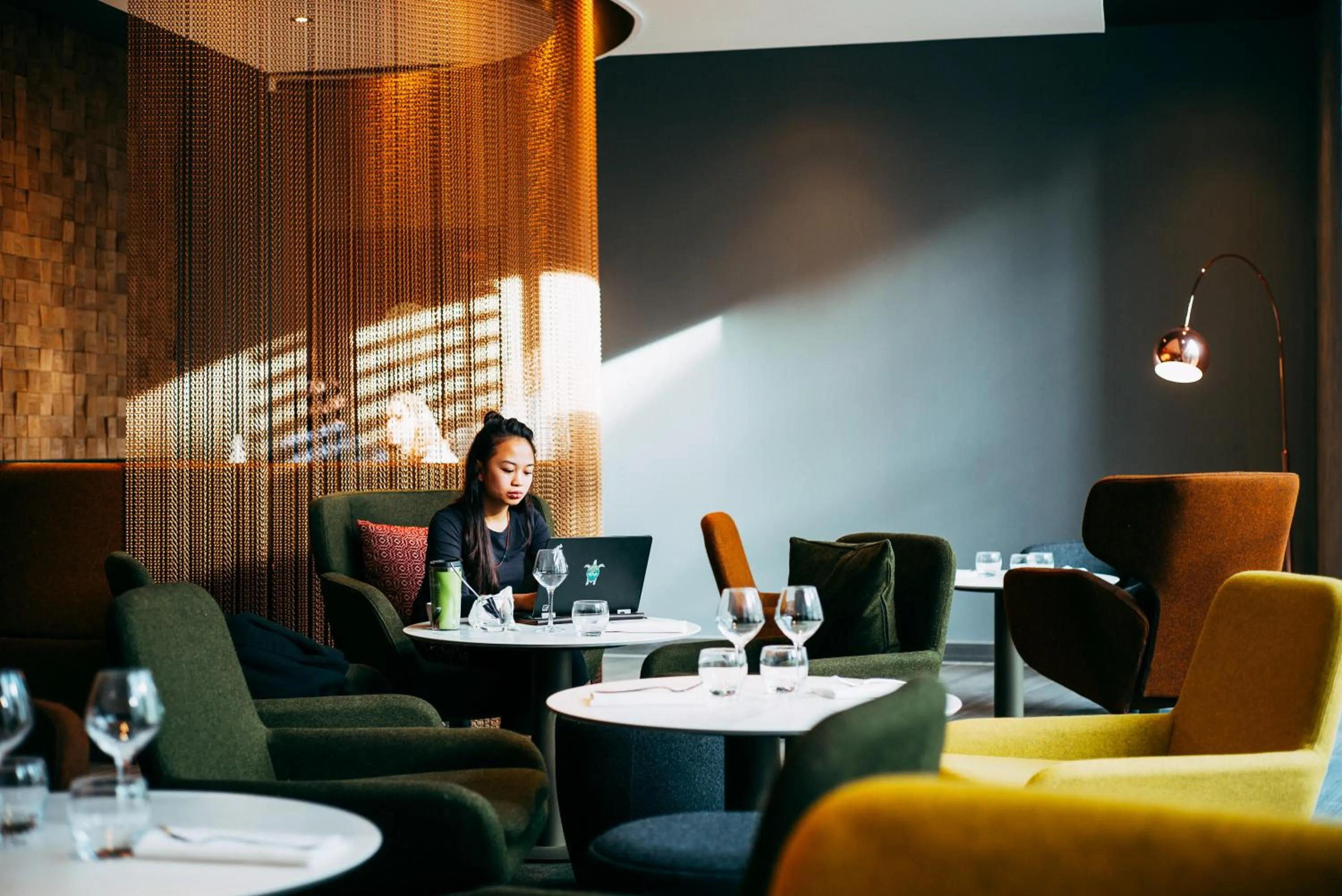 Dining area in Novotel Paris Coeur d'Orly Airport