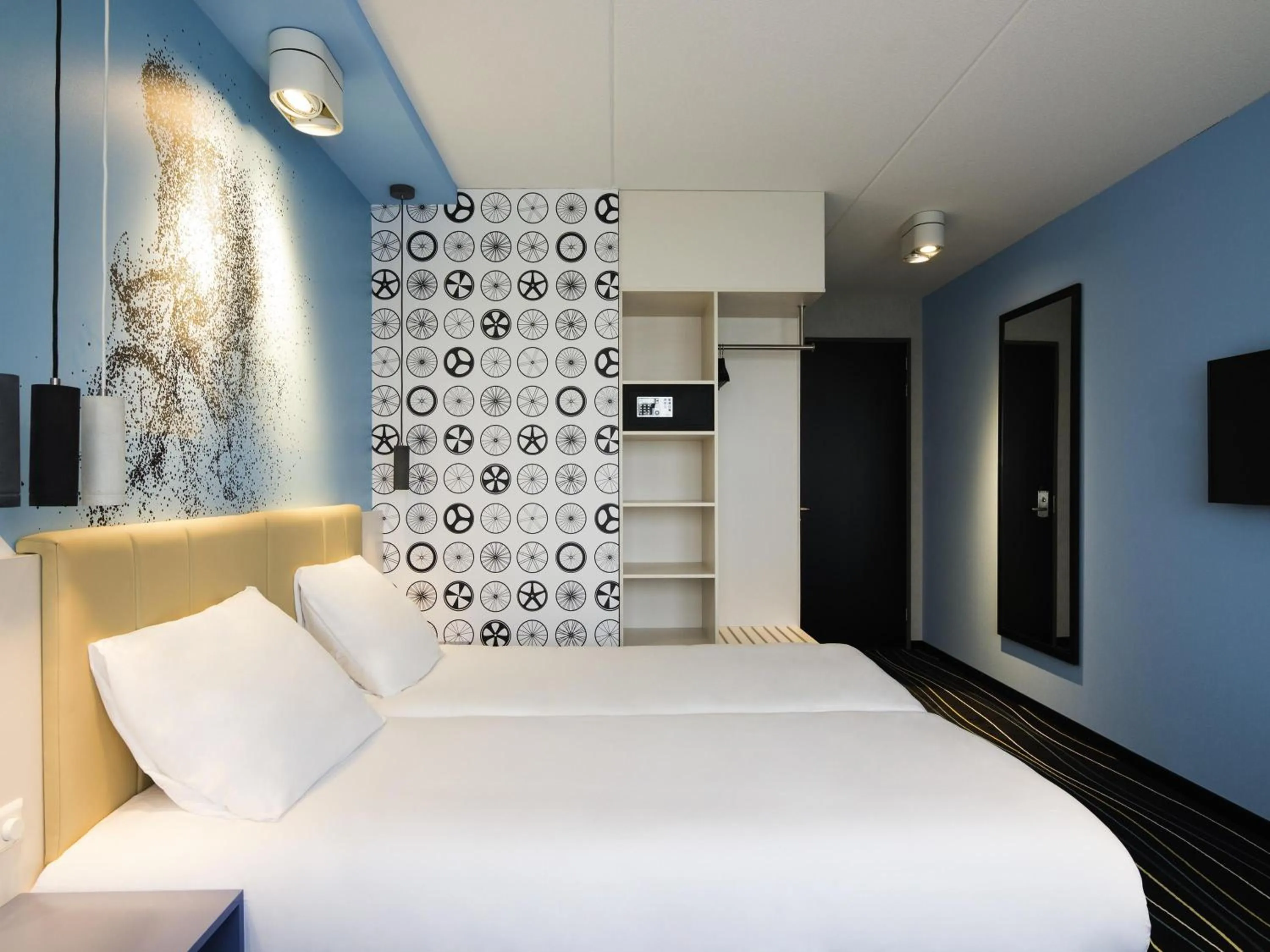 Bedroom, Bed in ibis Styles Haarlem City