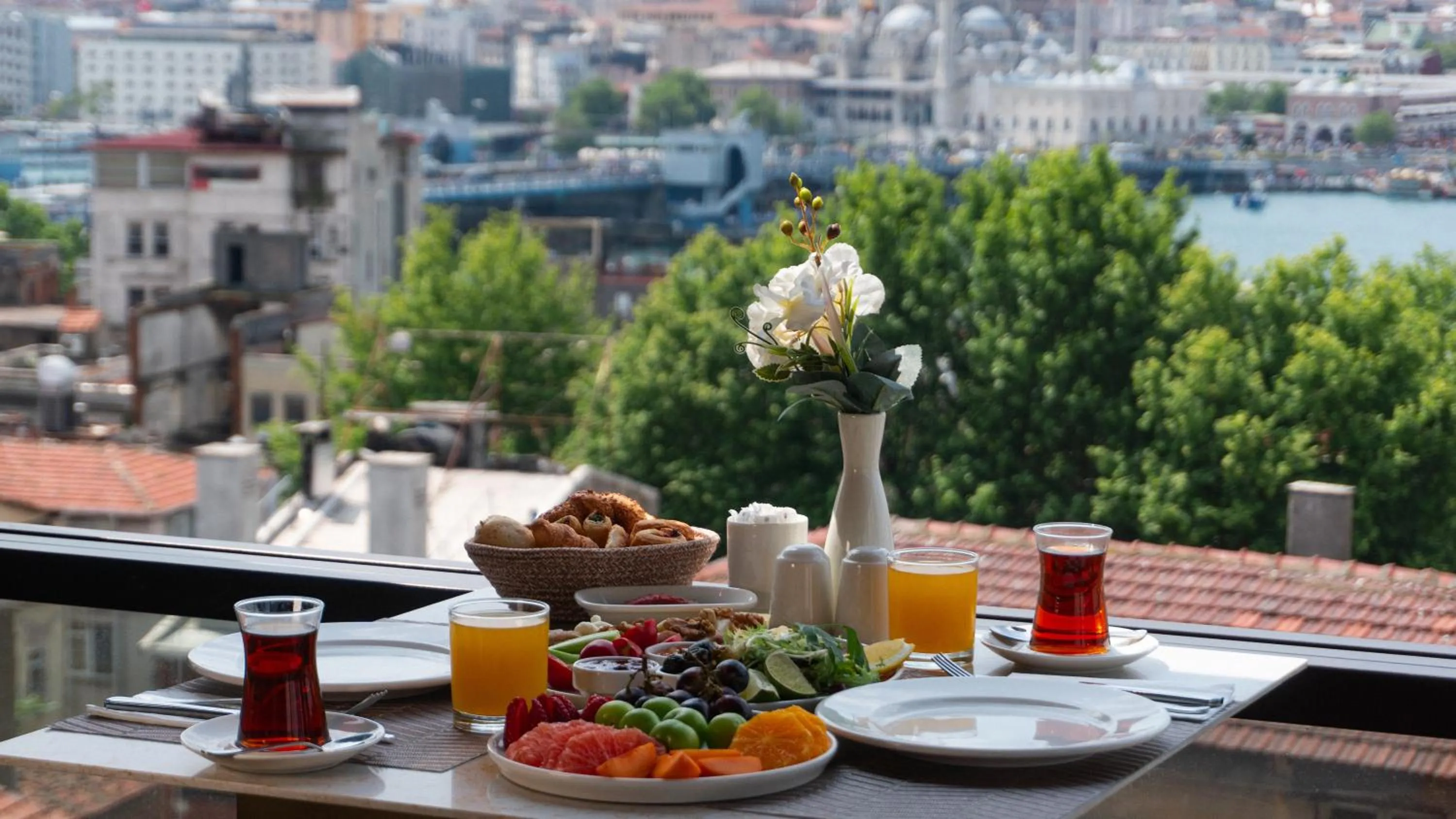 Restaurant/places to eat in The Galata Hotel Istanbul - MGallery Collection